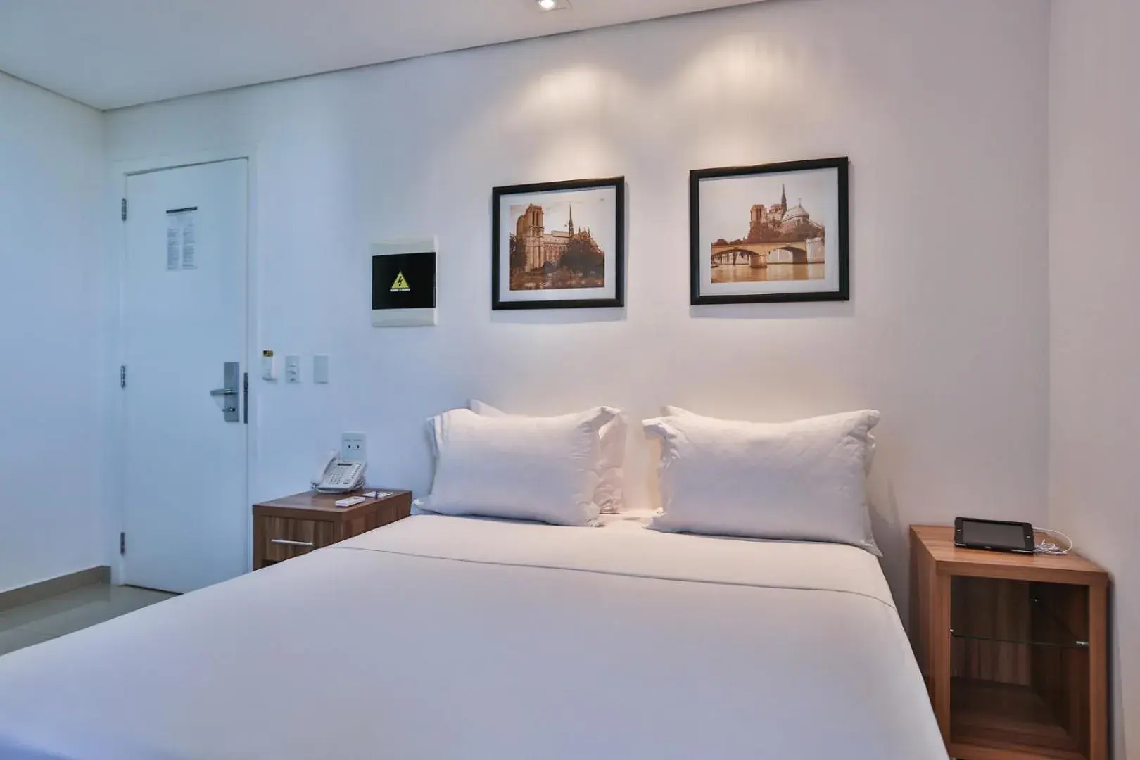 Standard Queen Room - single occupancy in MG Flats & Residence Standard Queen Room - single occupancy in MG Flats & Residence