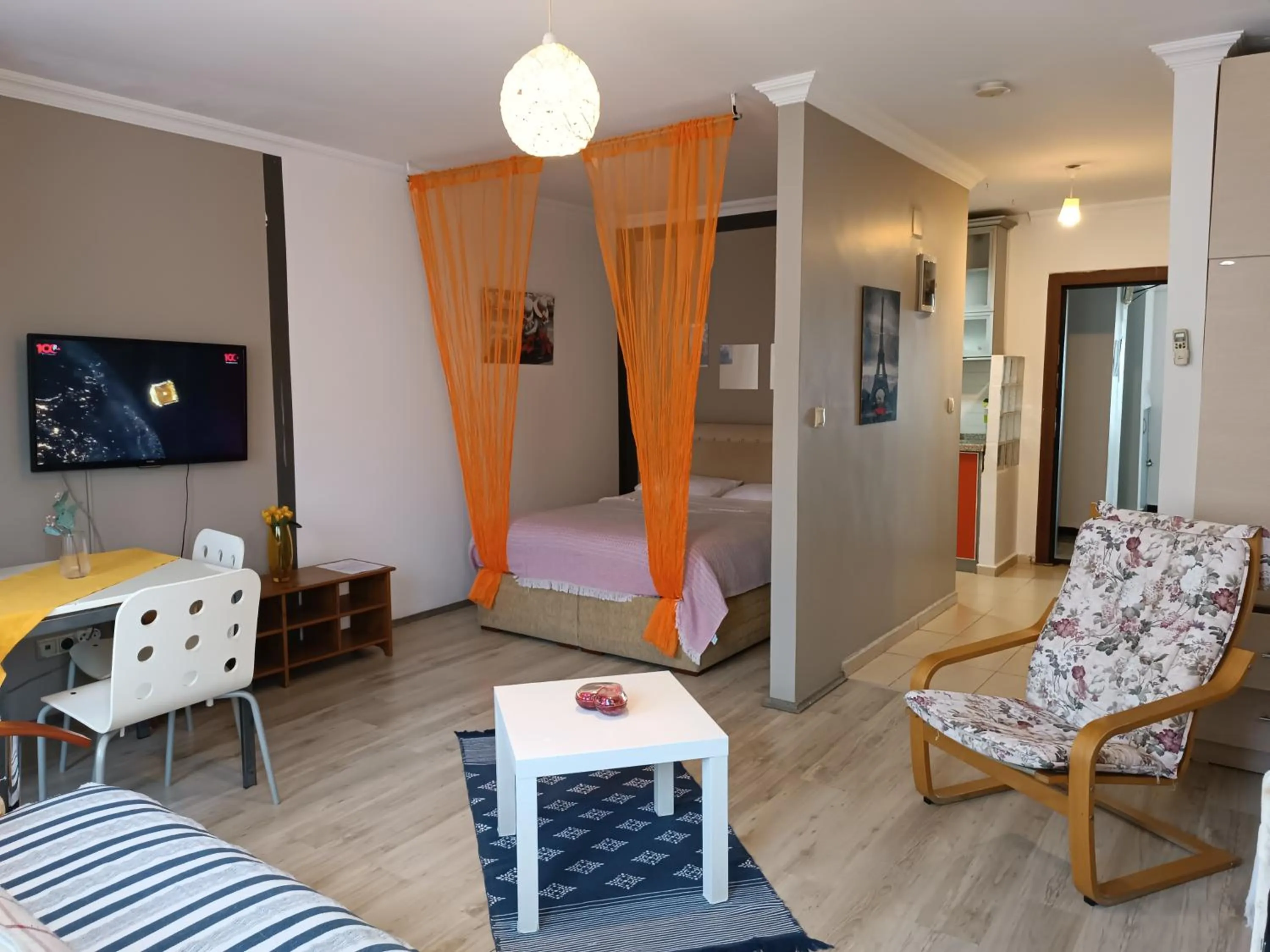 Photo of the whole room in The City Residence Hotel