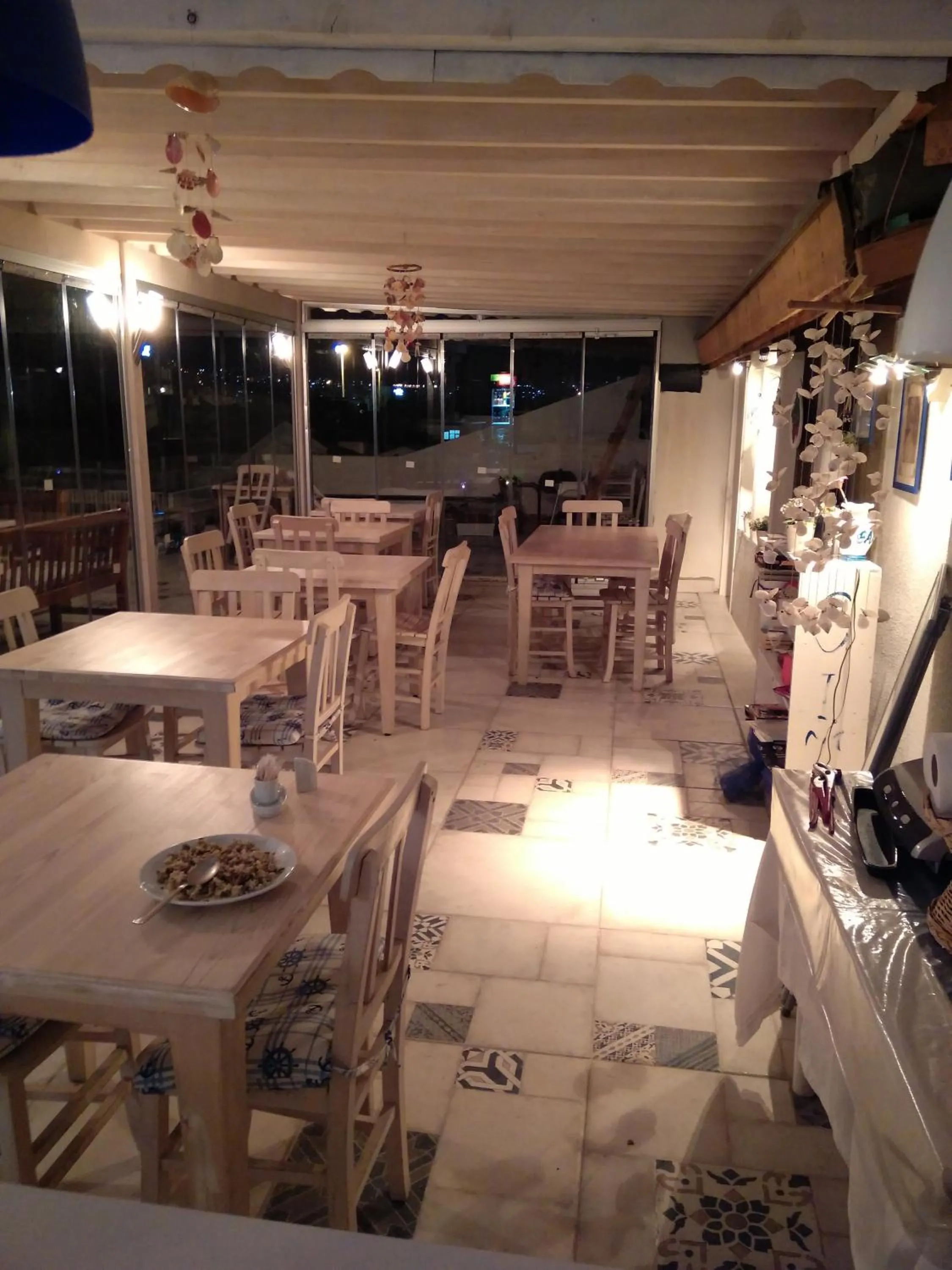 Restaurant/places to eat in The City Residence Hotel