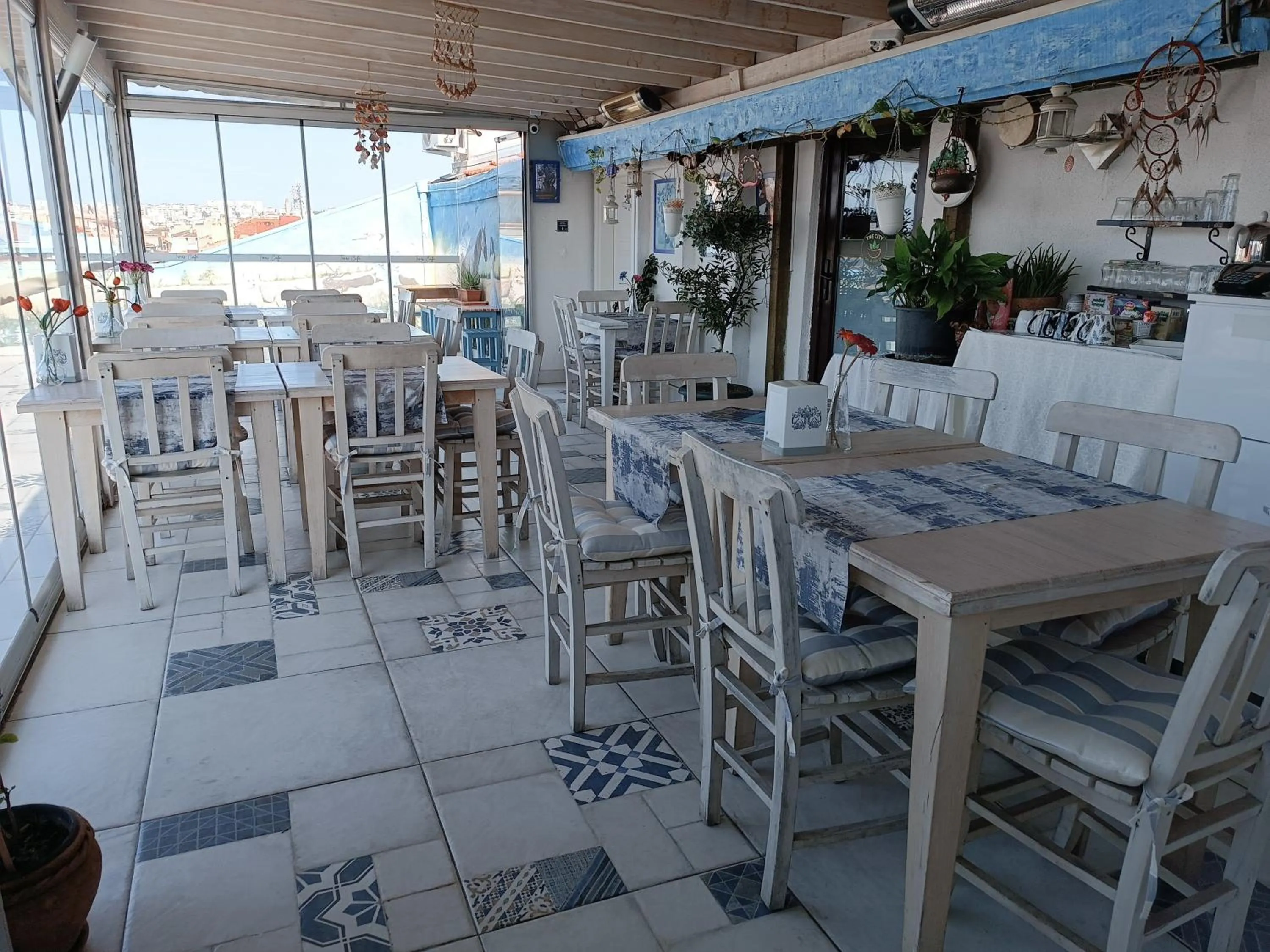 Restaurant/places to eat in The City Residence Hotel