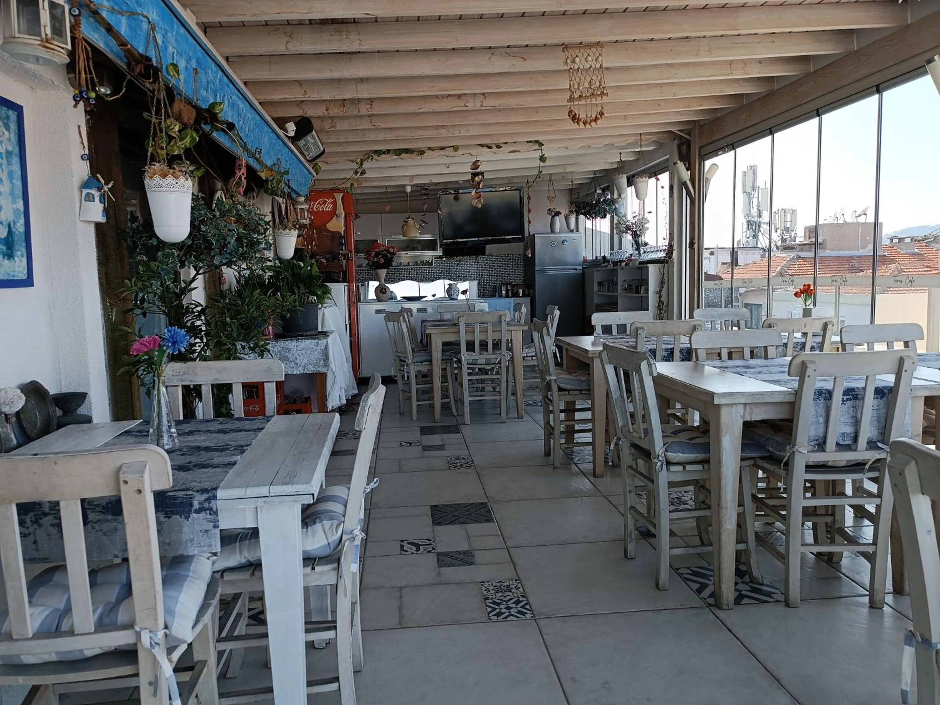 Restaurant/places to eat in The City Residence Hotel