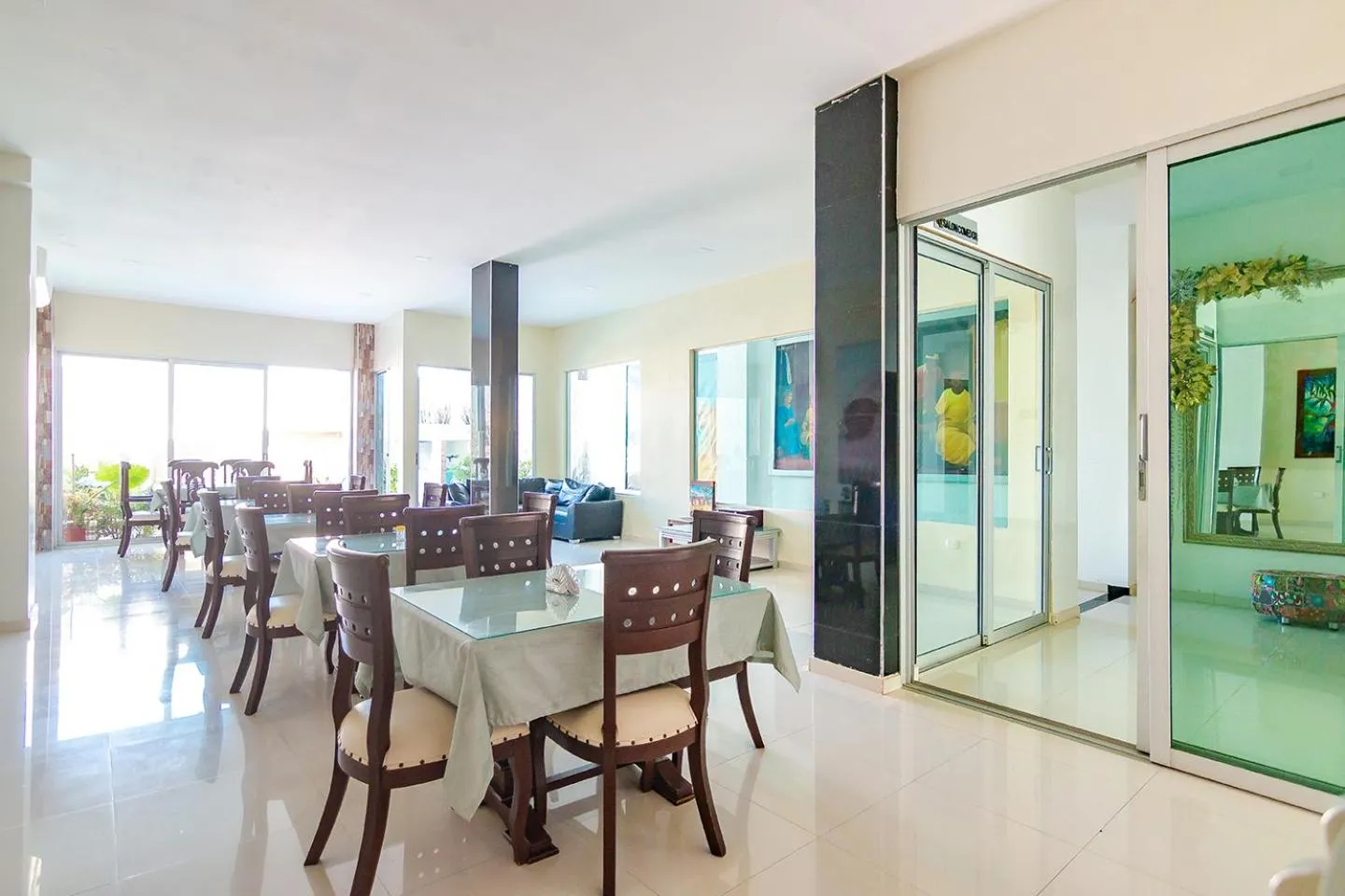 Banquet/Function facilities in Ayenda Elyamar V