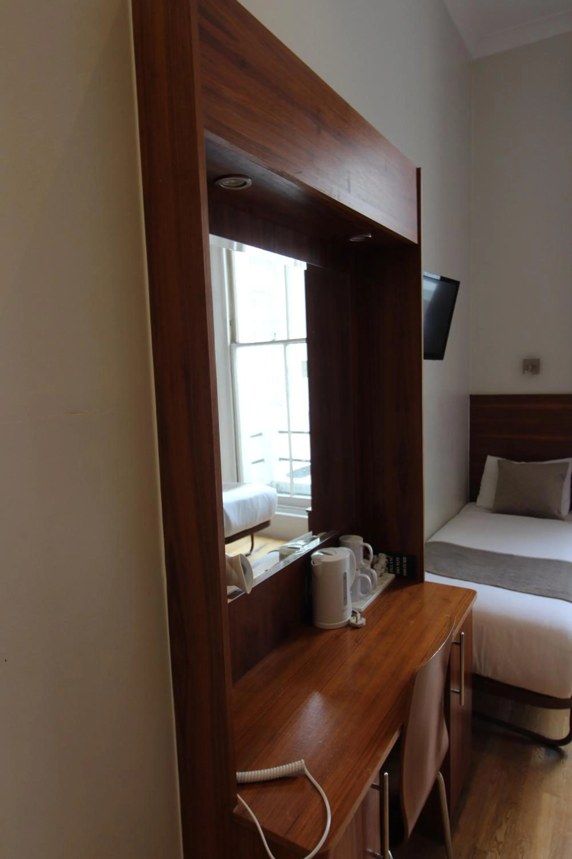 Bed in Wedgewood Hotel