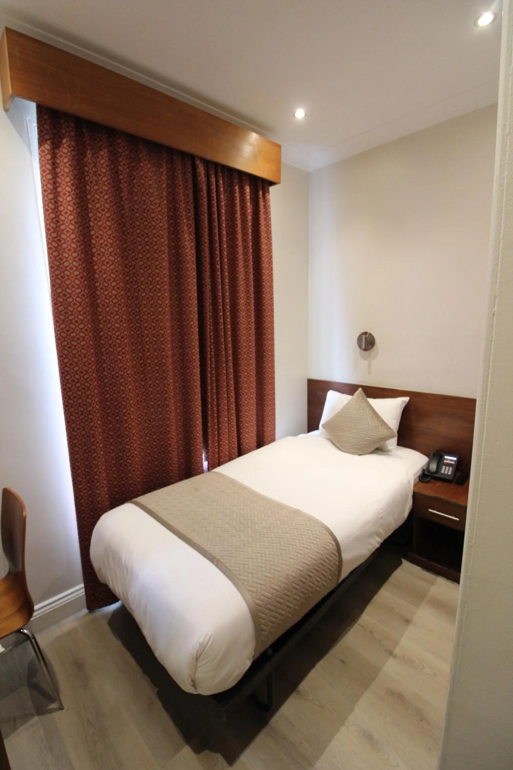 Bed in Wedgewood Hotel