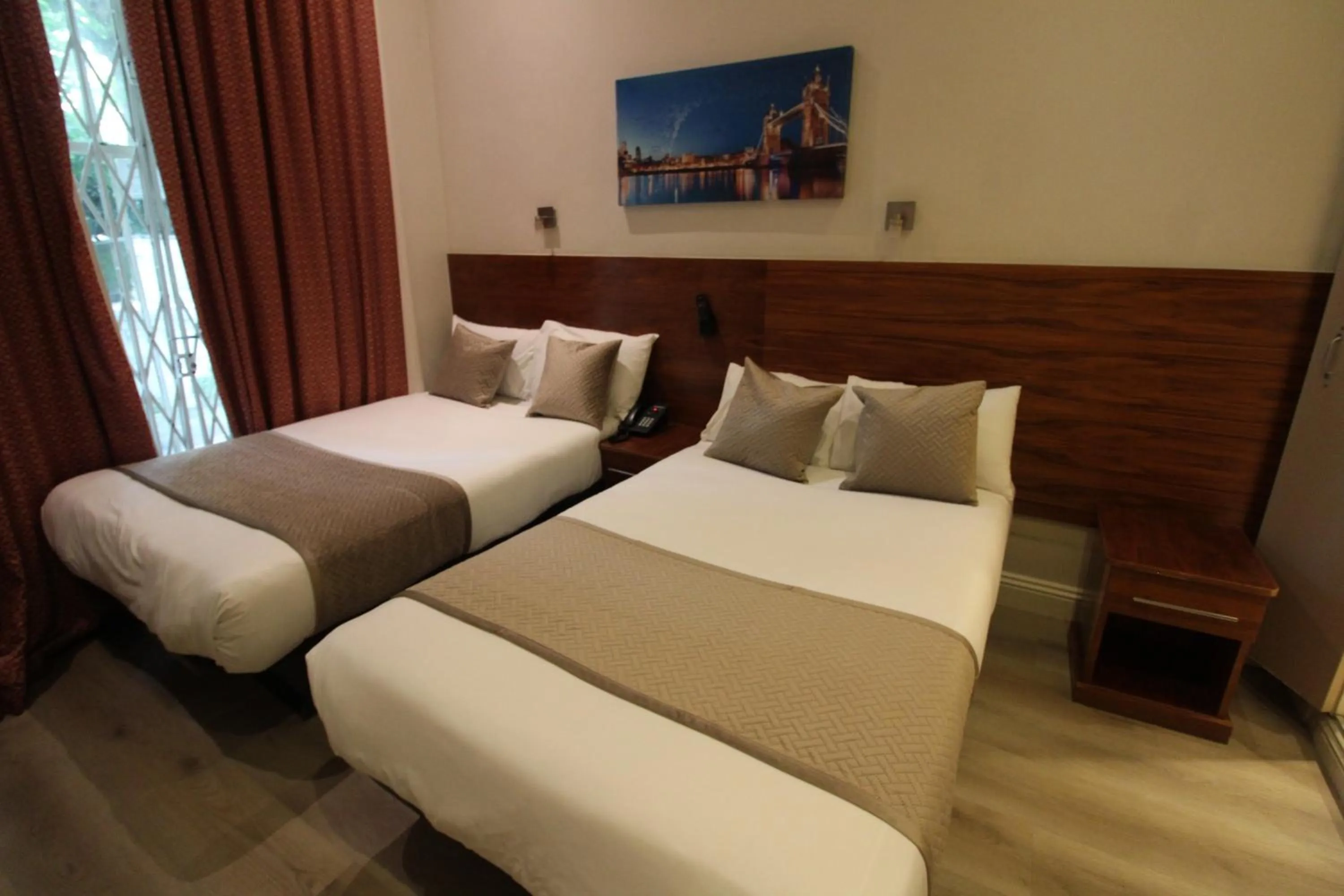 Bed in Wedgewood Hotel