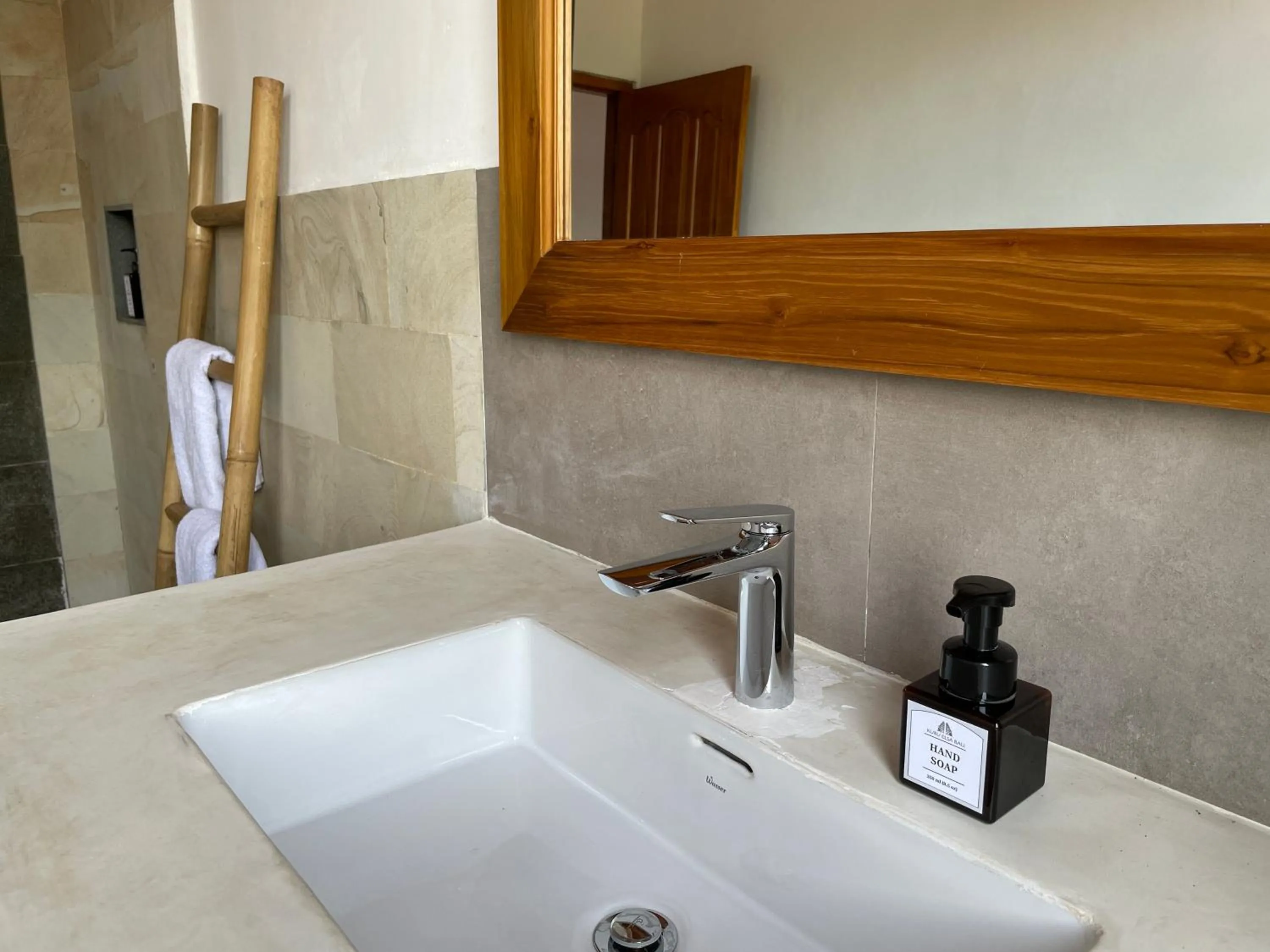 Bathroom in Kubu Elsa Bali