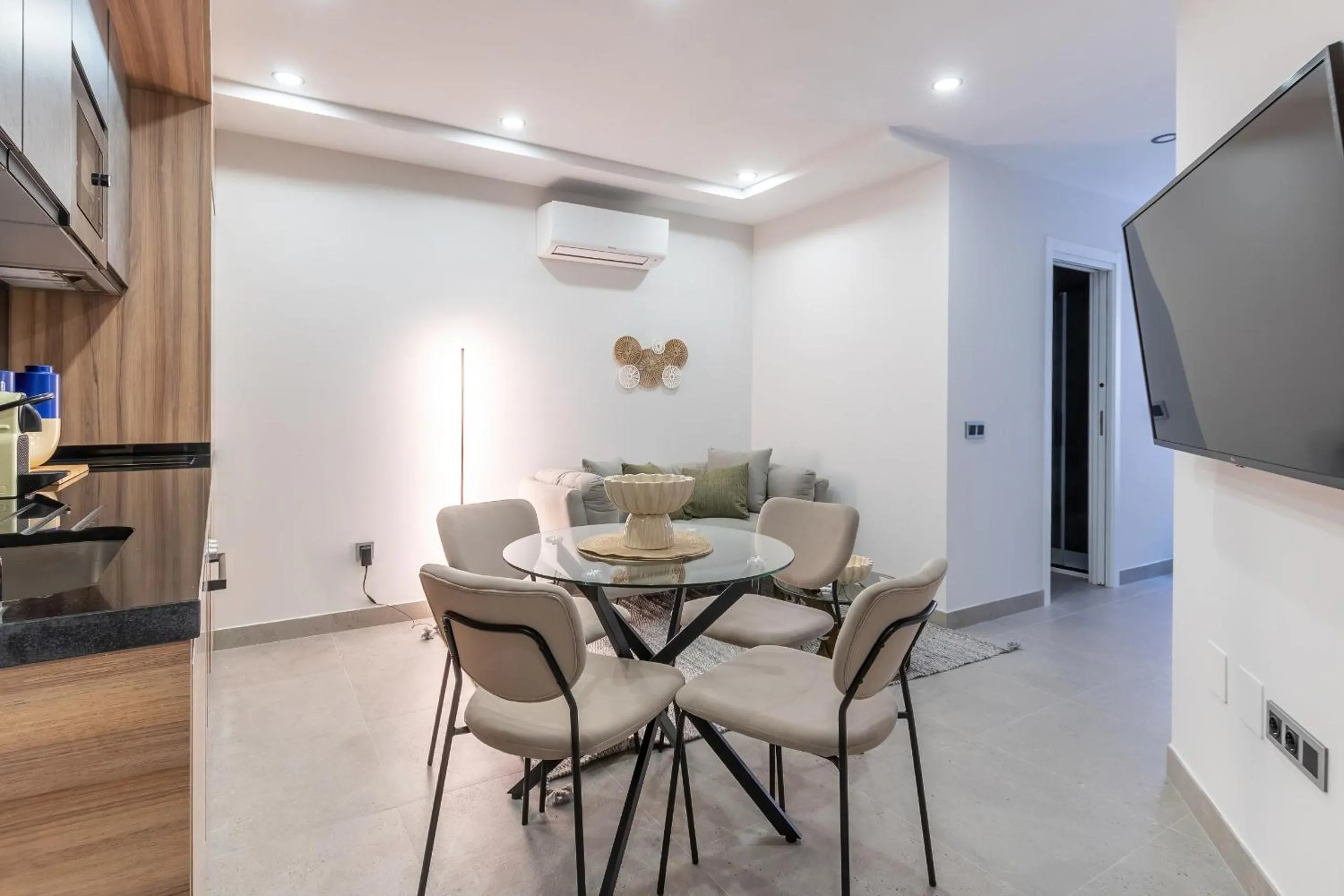 Dining area in Housing Muelle Uno by SharingCo