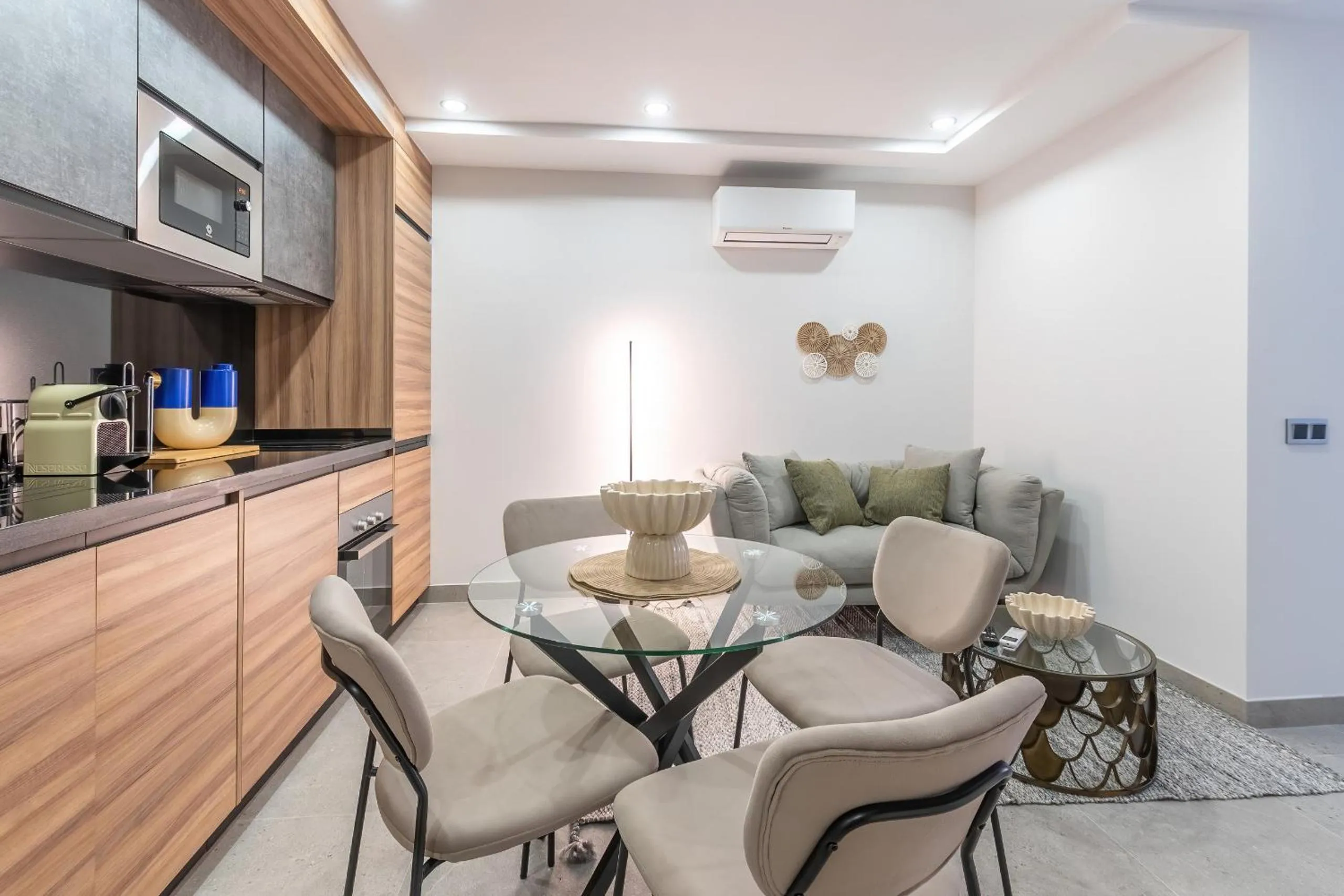 Dining area in Housing Muelle Uno by SharingCo