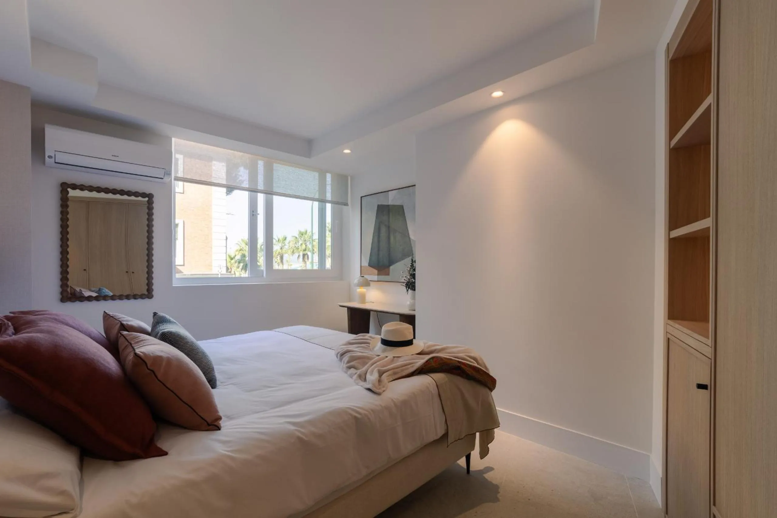 Bed in Housing Muelle Uno by SharingCo
