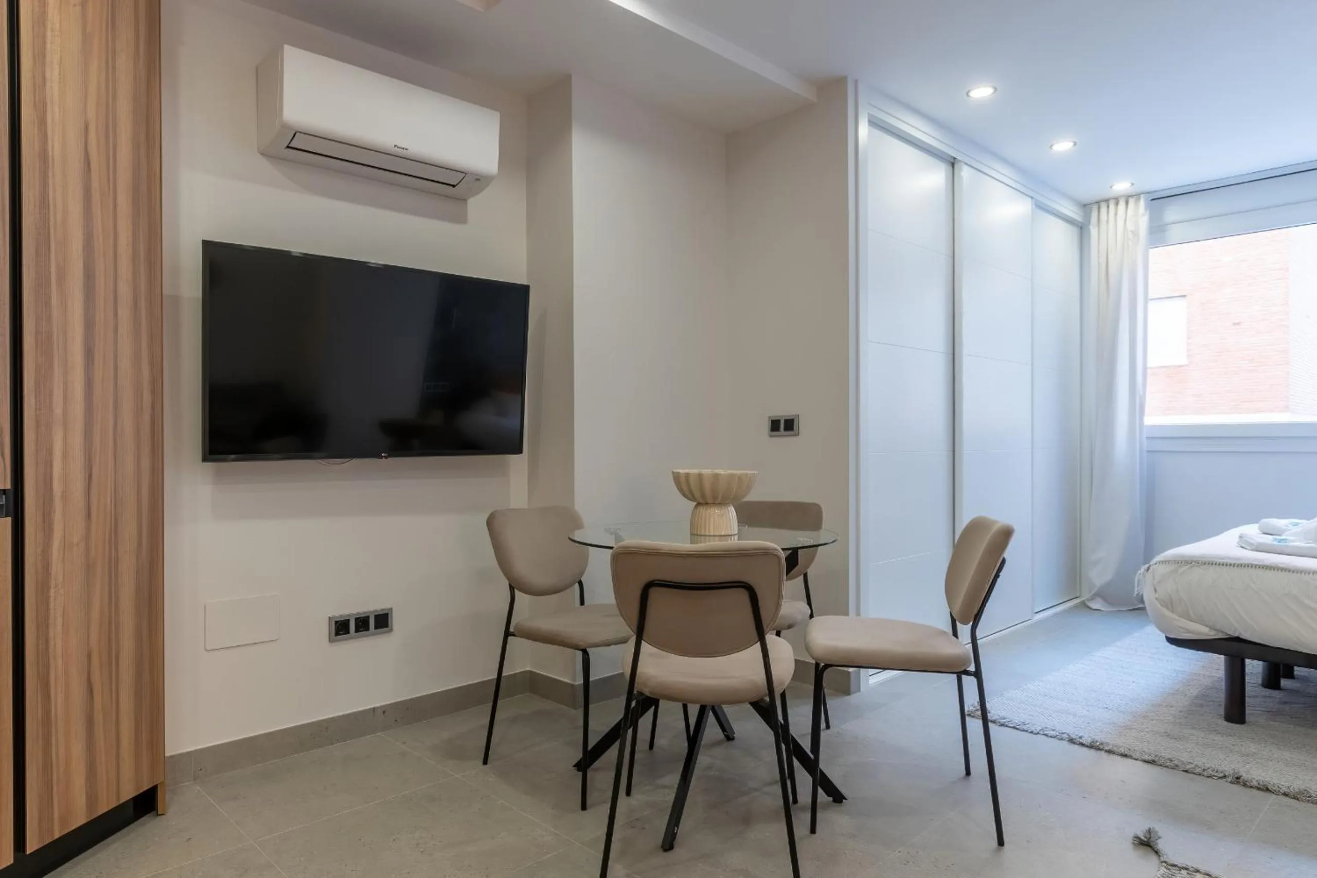 Dining area in Housing Muelle Uno by SharingCo