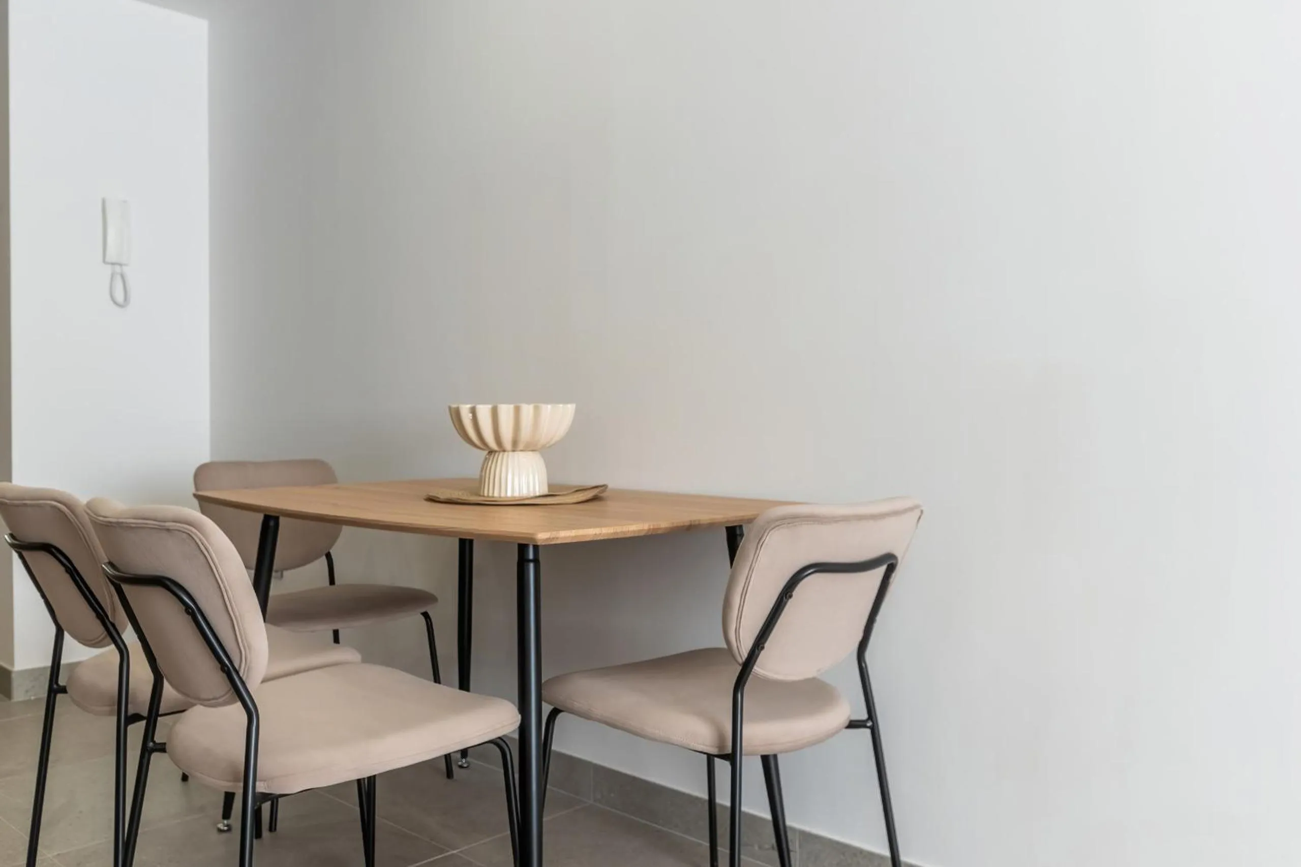Dining area in Housing Muelle Uno by SharingCo