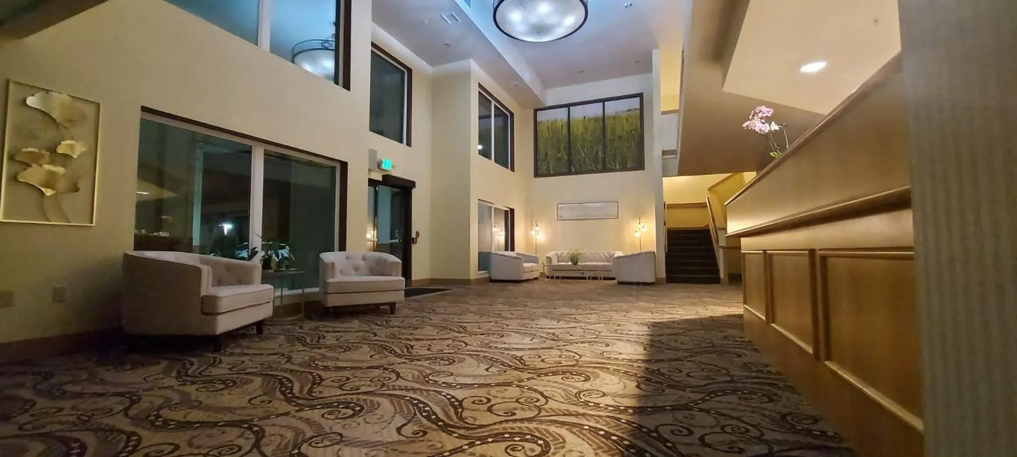 Lobby or reception in Pacific Sunrise Inn & Suites