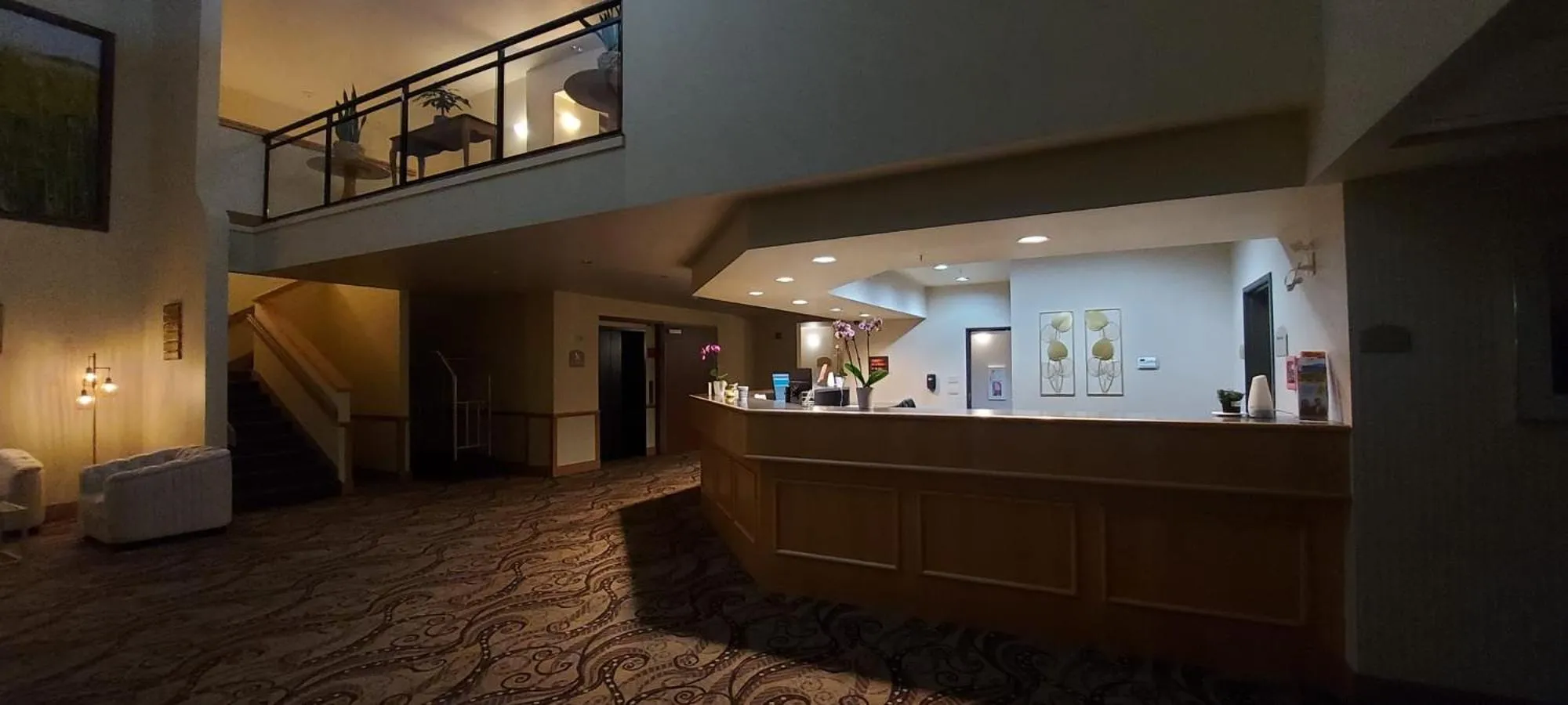 Lobby or reception in Pacific Sunrise Inn & Suites