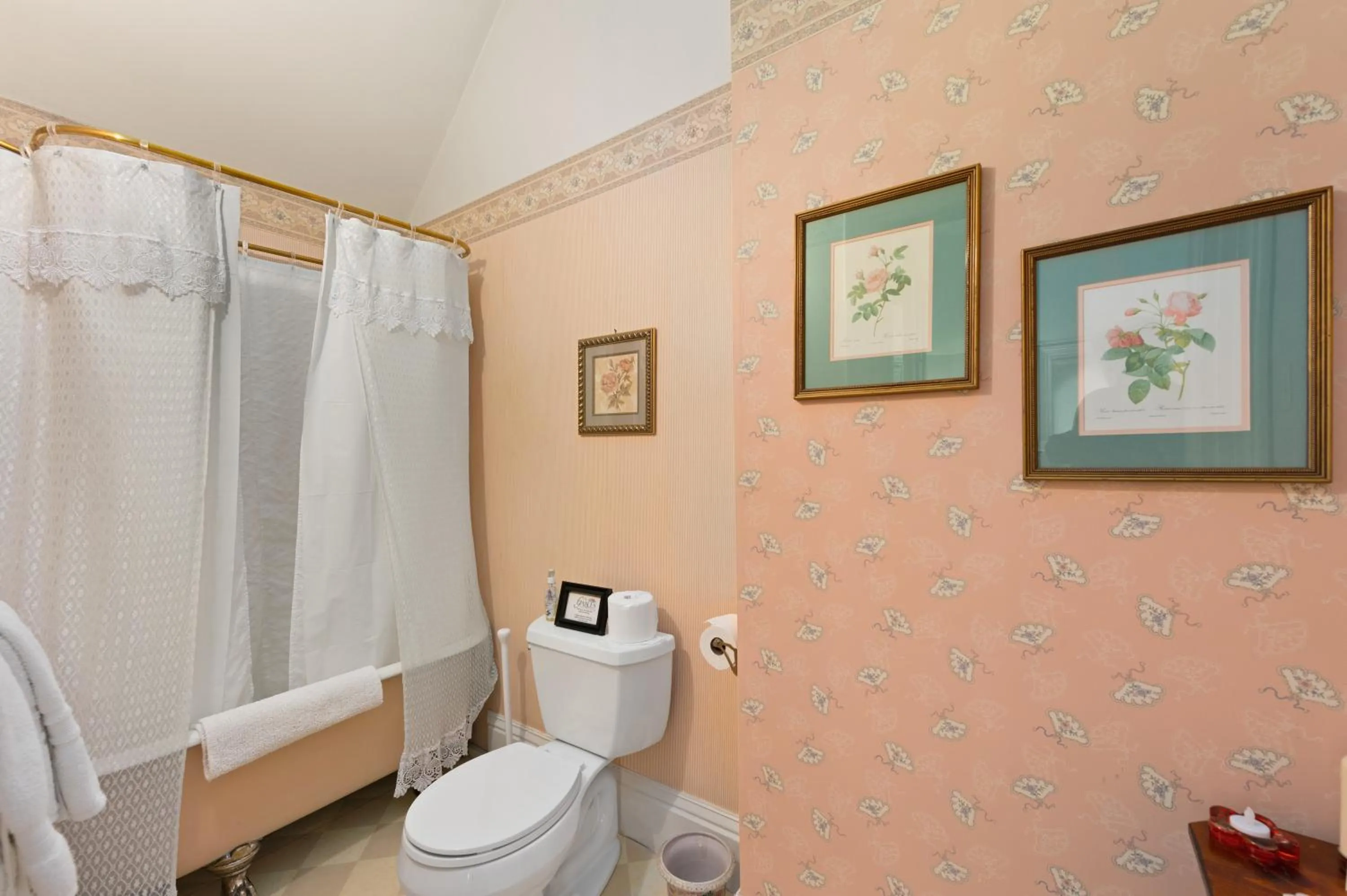 Bathroom in The Gables Wine Country Inn