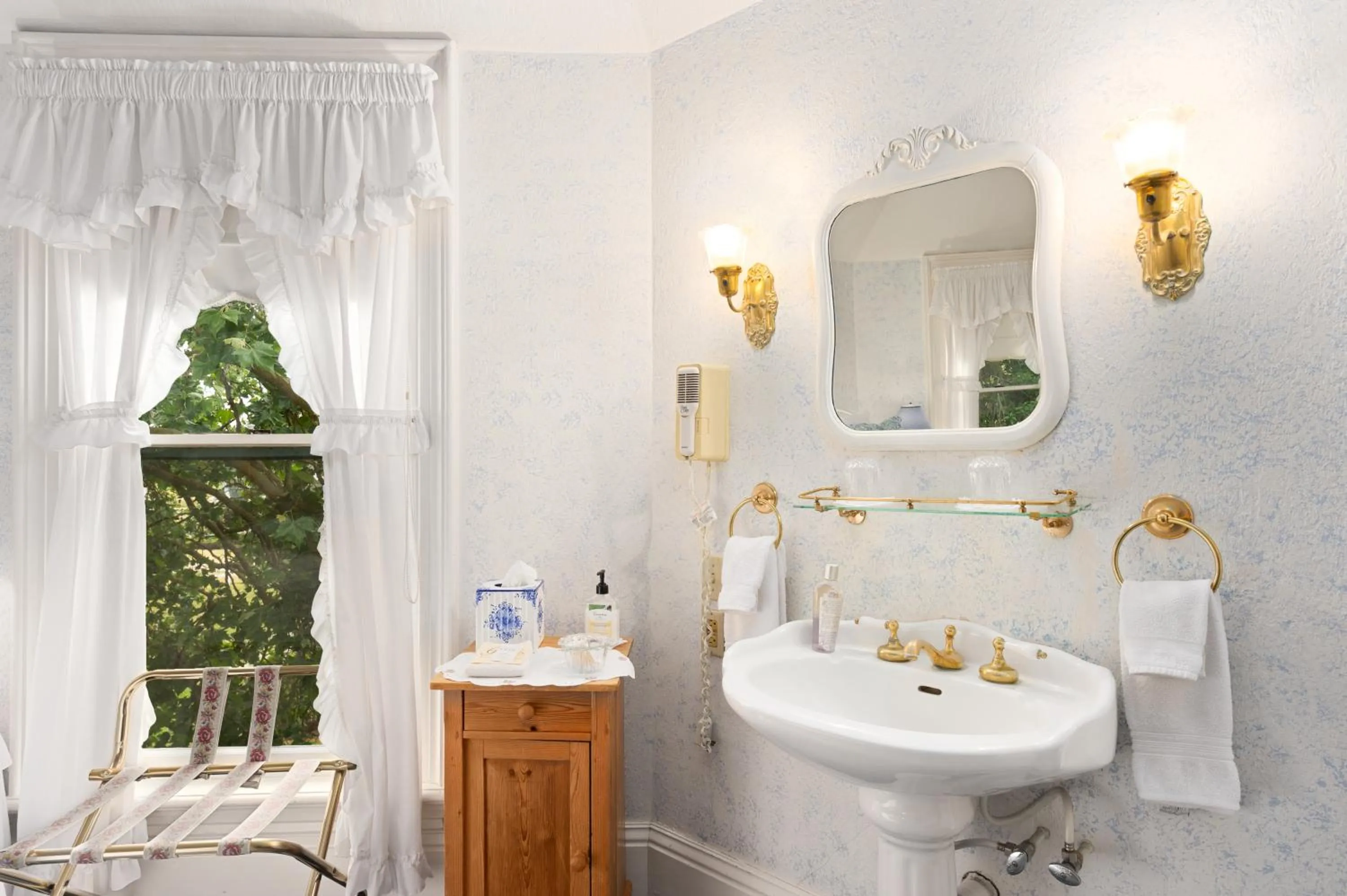 Bathroom in The Gables Wine Country Inn