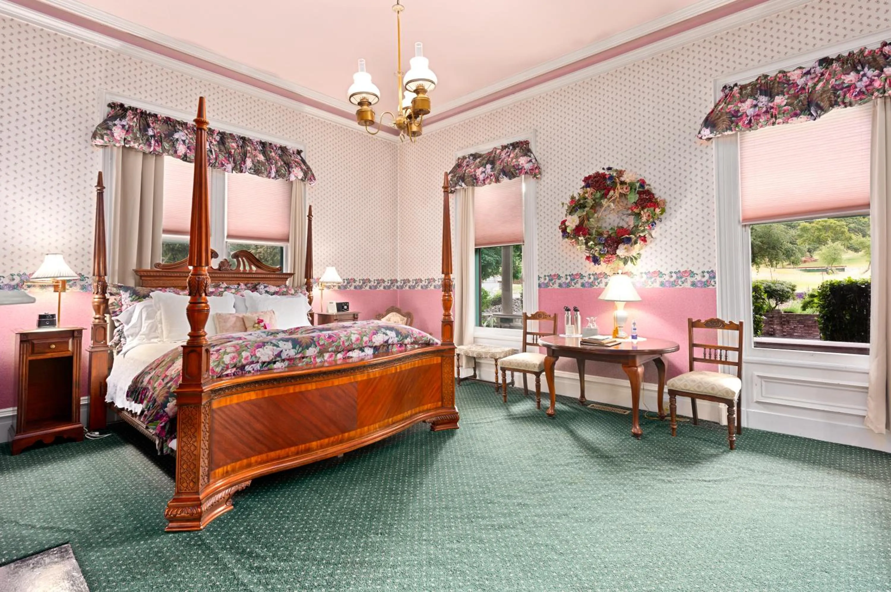 Photo of the whole room in The Gables Wine Country Inn