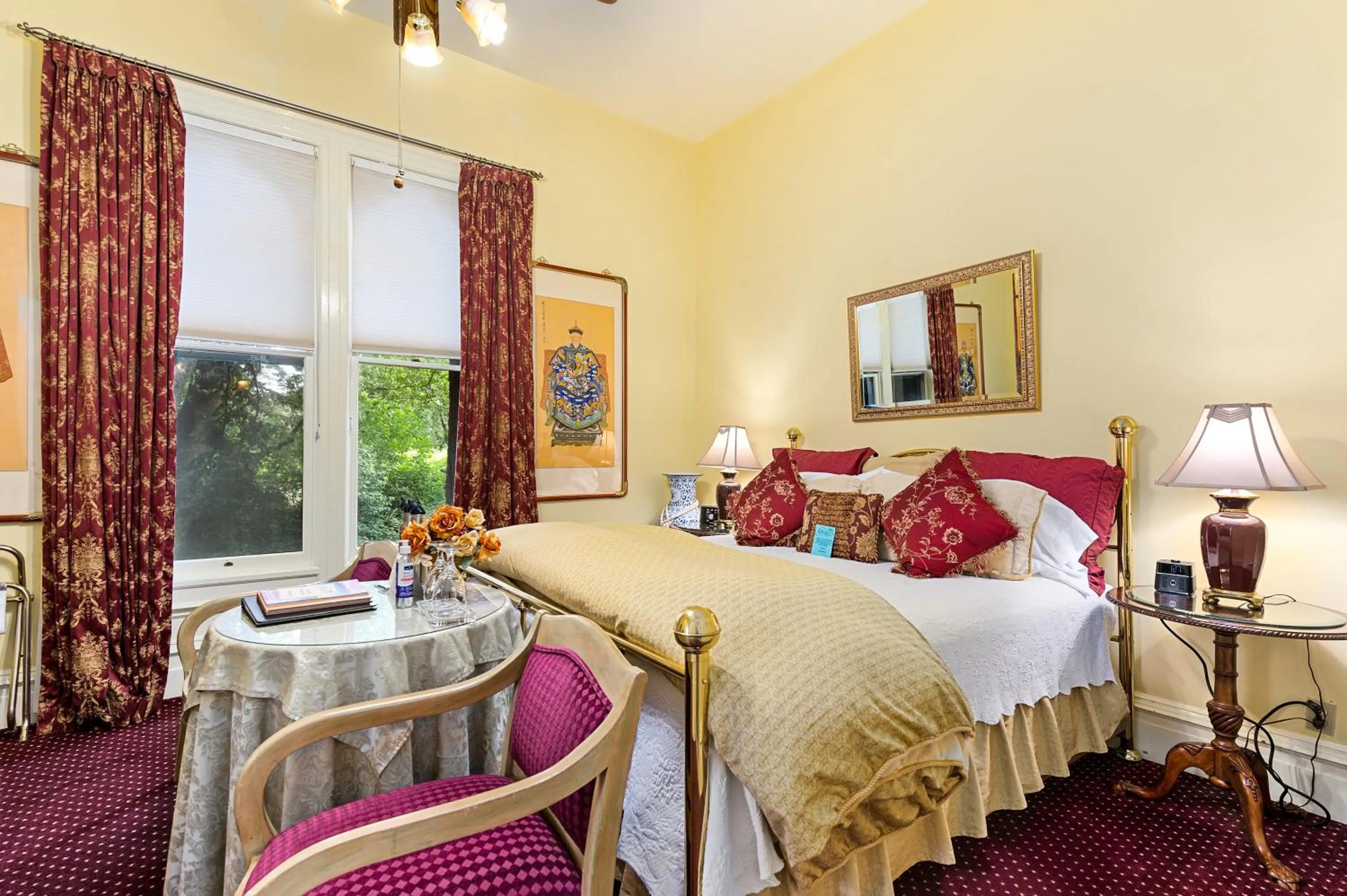 Photo of the whole room in The Gables Wine Country Inn