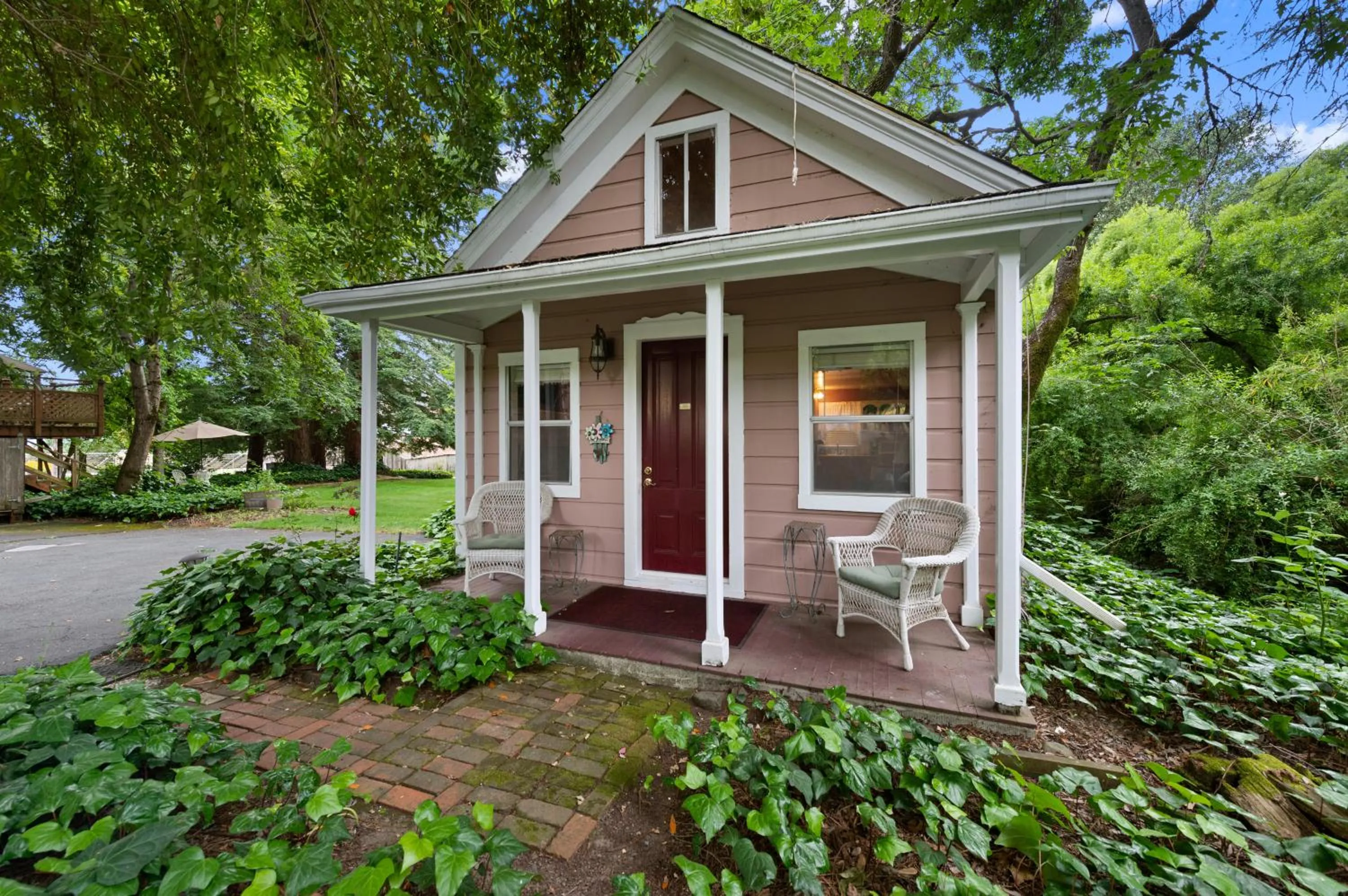 Property building in The Gables Wine Country Inn