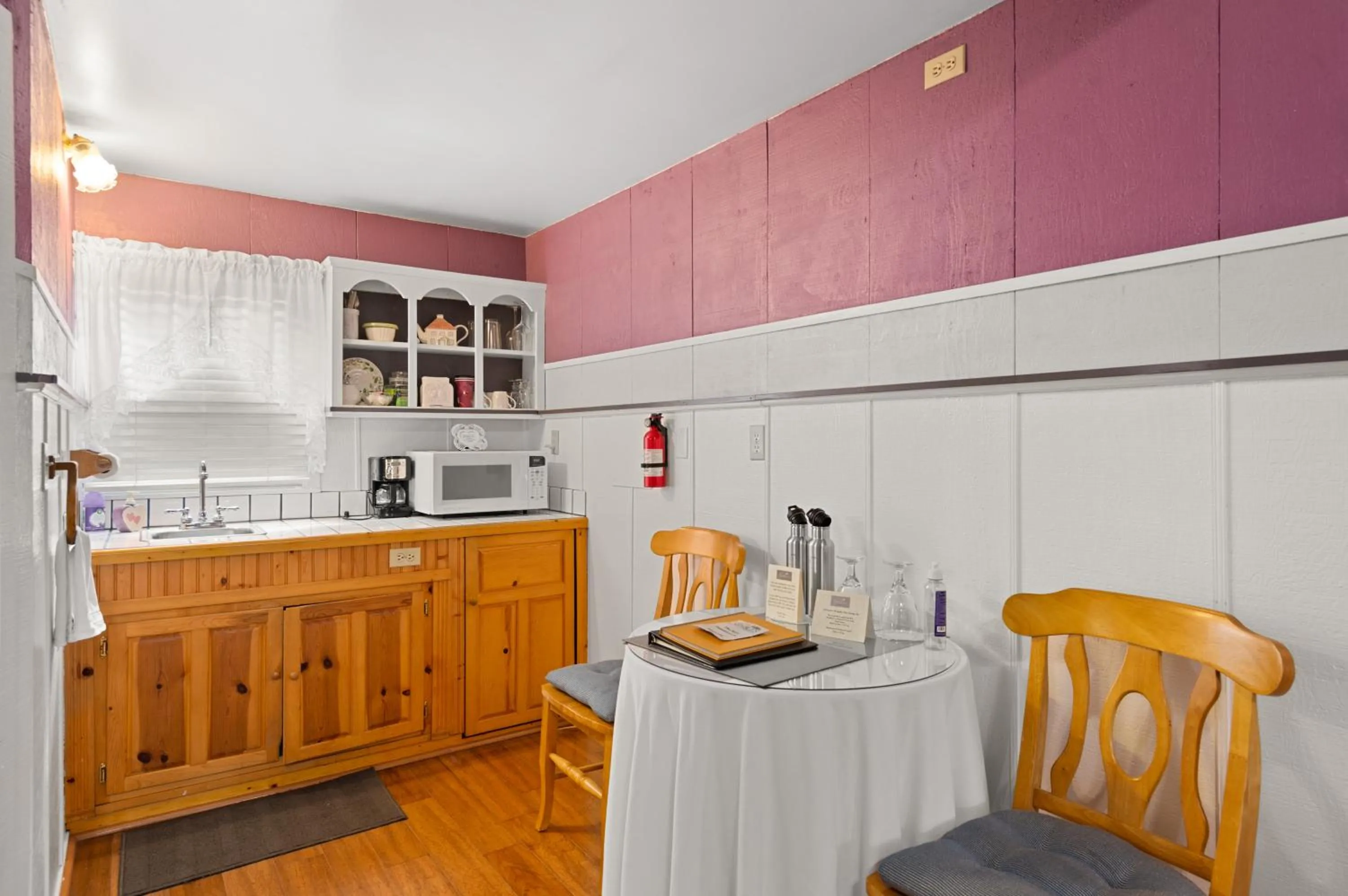 Kitchen or kitchenette in The Gables Wine Country Inn