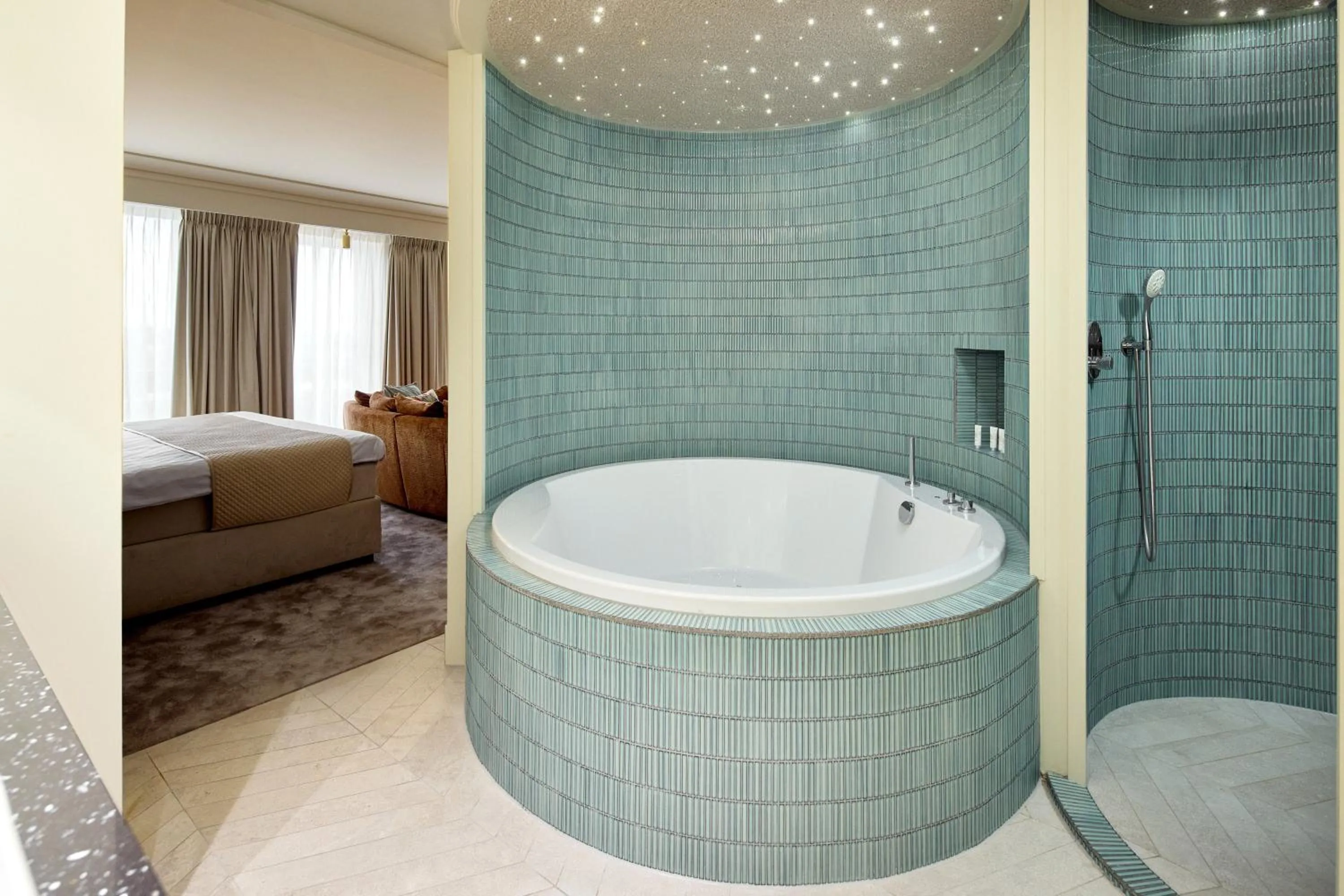 Bath, Bed in Van der Valk Palace Hotel Noordwijk
