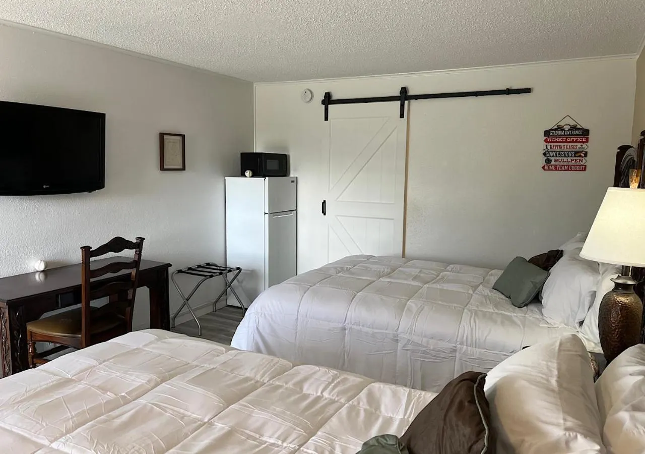Bed in Ballparks Inn