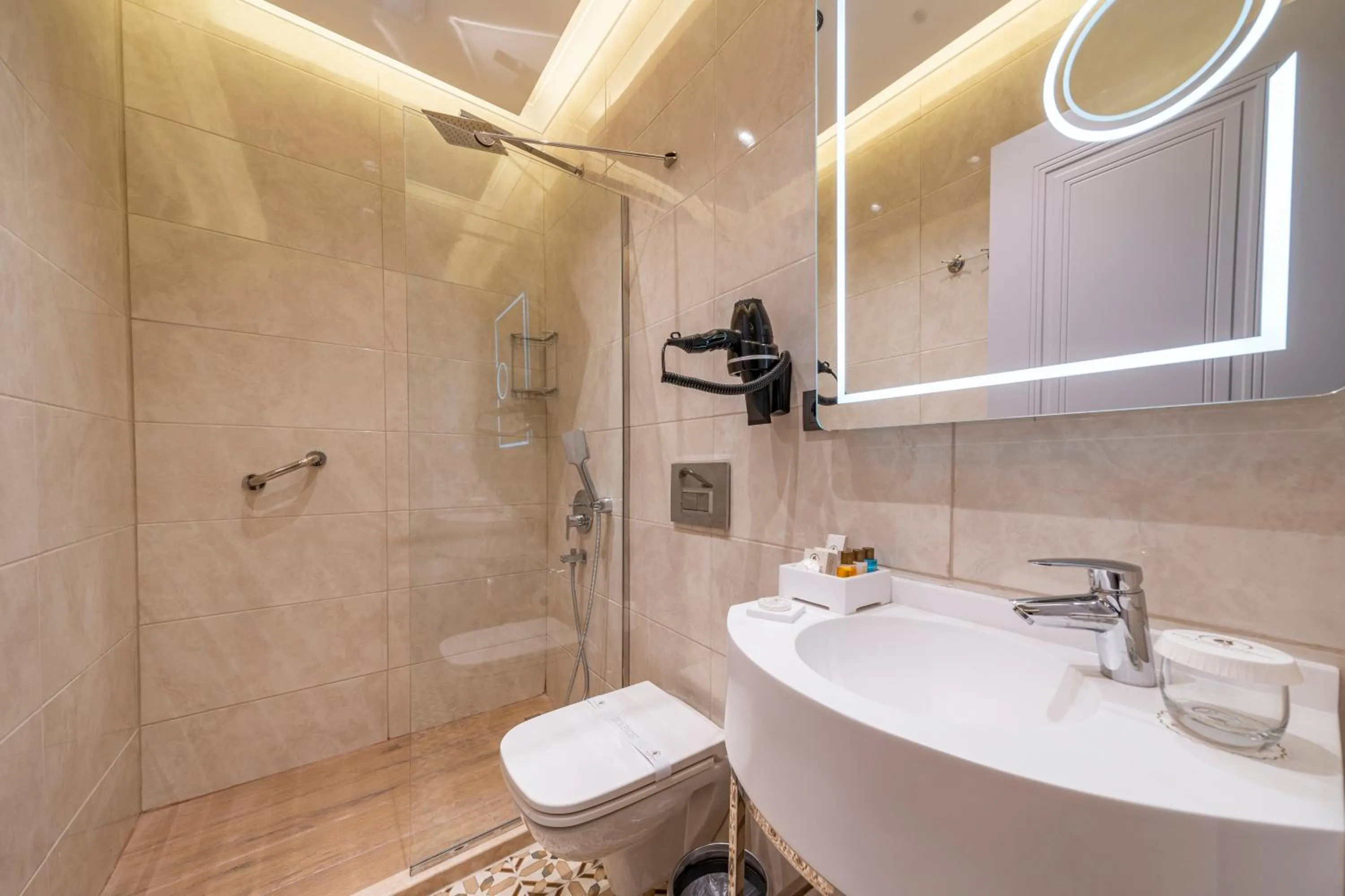 Shower in Pera Luna Premium Hotel