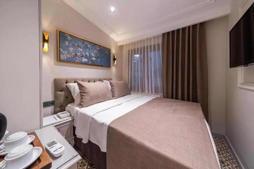 Bedroom, Bed in Pera Luna Premium Hotel