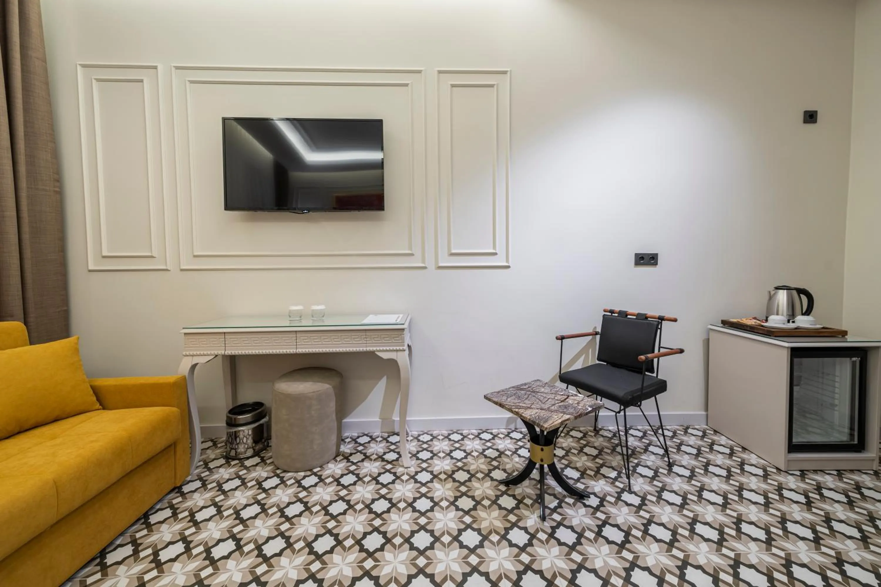 TV and multimedia in Pera Luna Premium Hotel