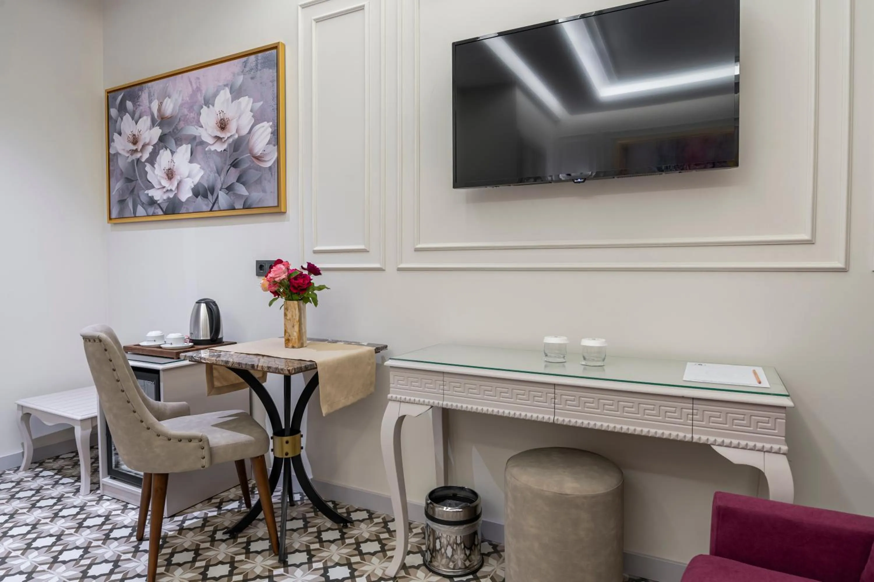 TV and multimedia in Pera Luna Premium Hotel