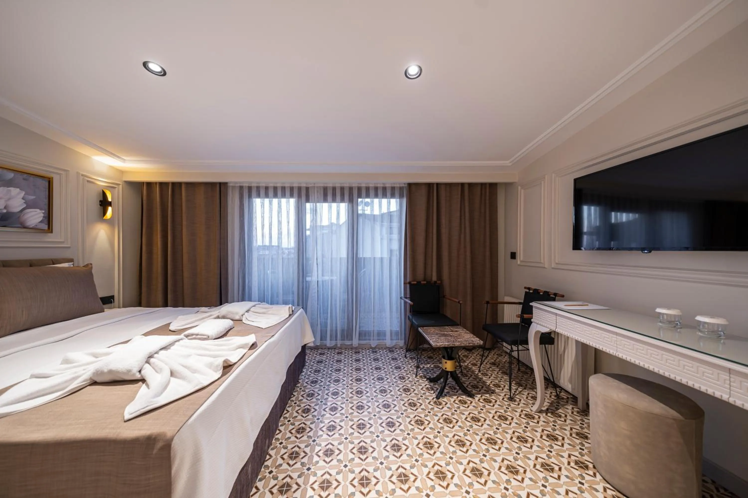 TV and multimedia, Bed in Pera Luna Premium Hotel