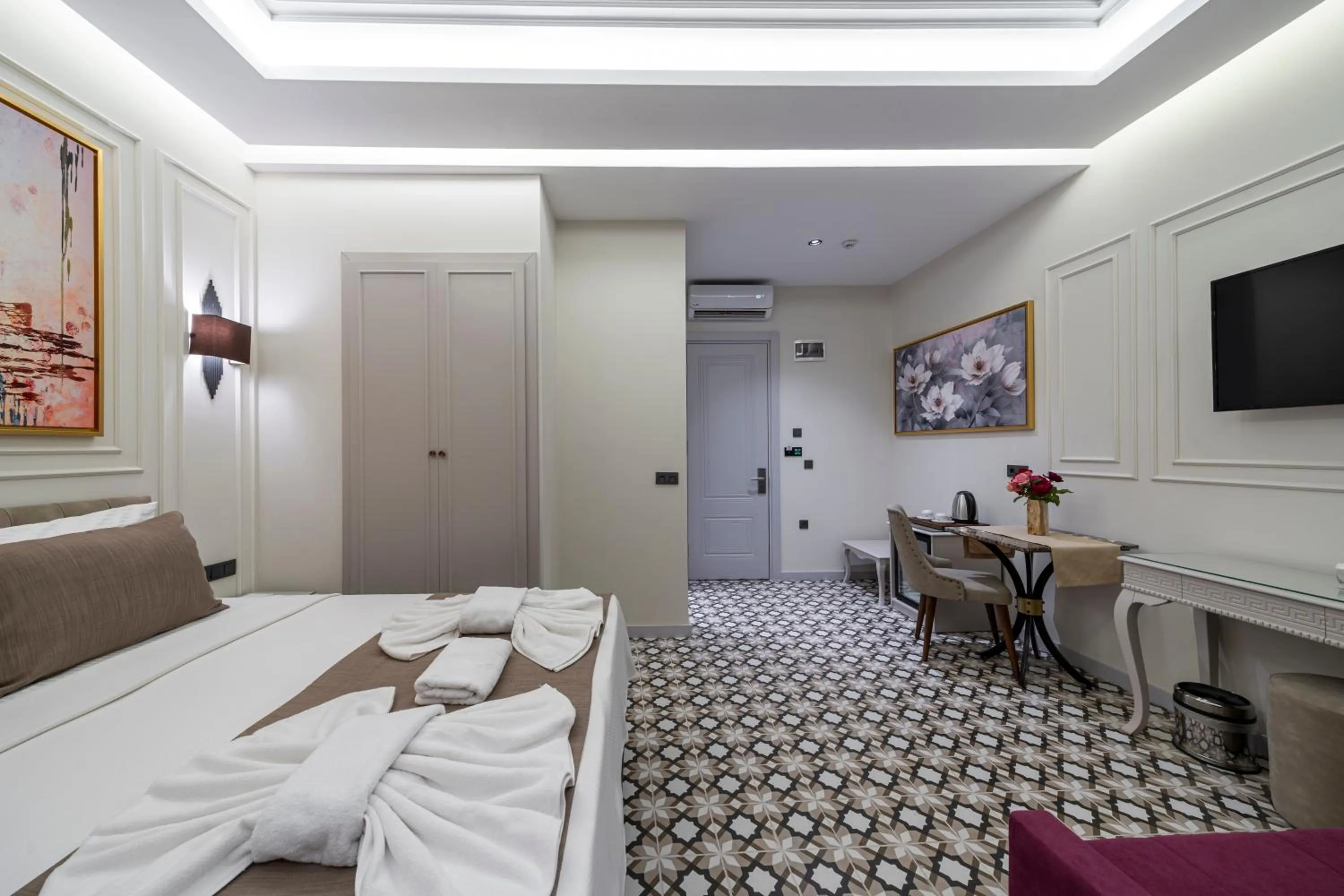 Living room, Bed in Pera Luna Premium Hotel