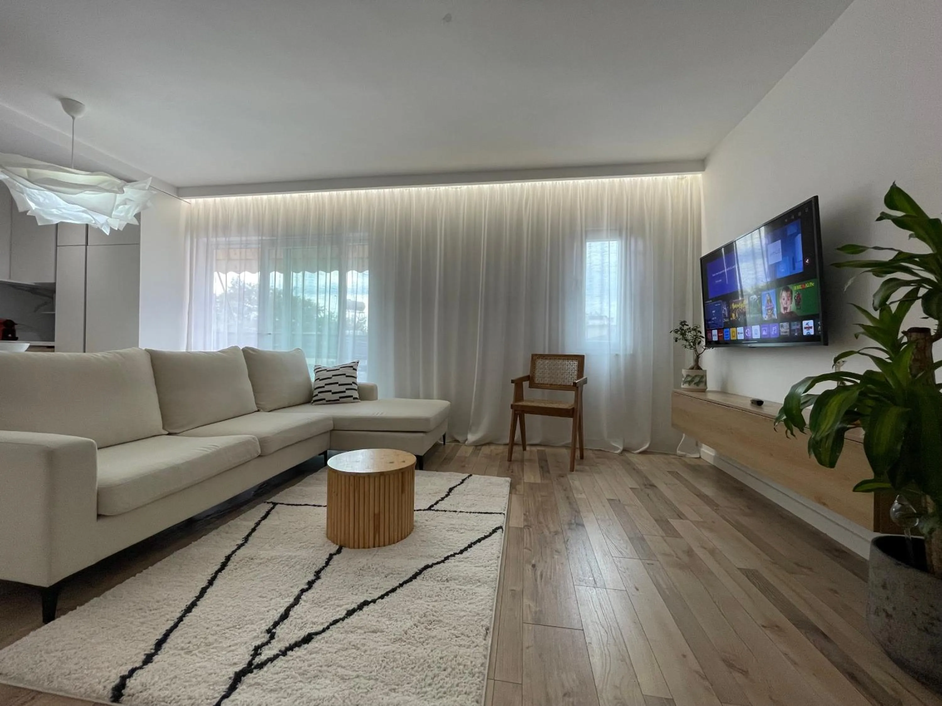 TV and multimedia in Myslym Shyri's Apartments