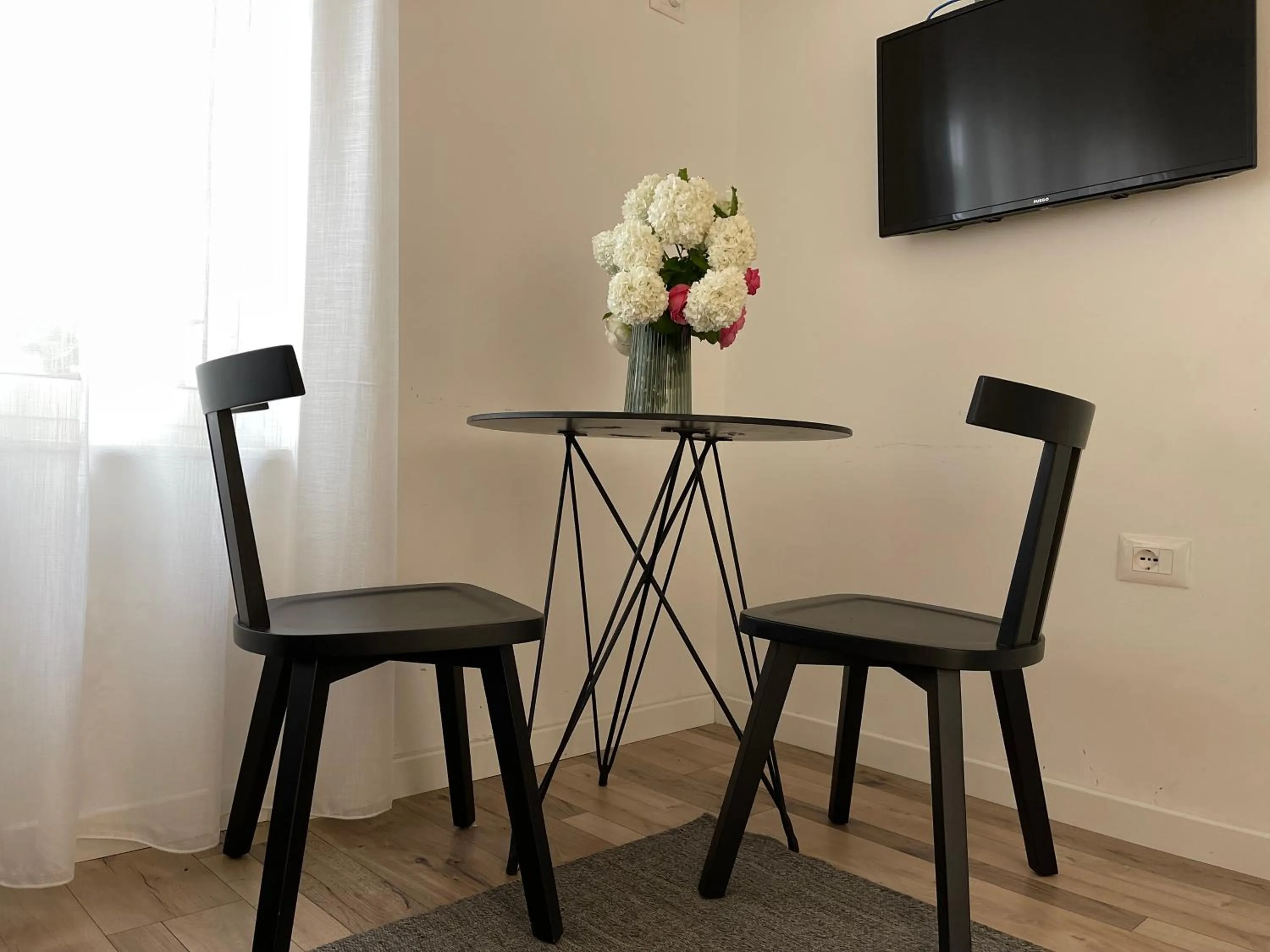 TV and multimedia in Myslym Shyri's Apartments