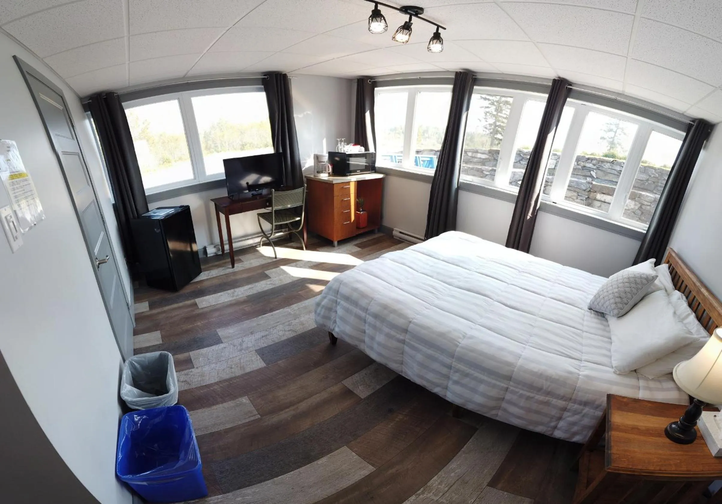 Photo of the whole room, Bed in Parc du Mont-Citadelle