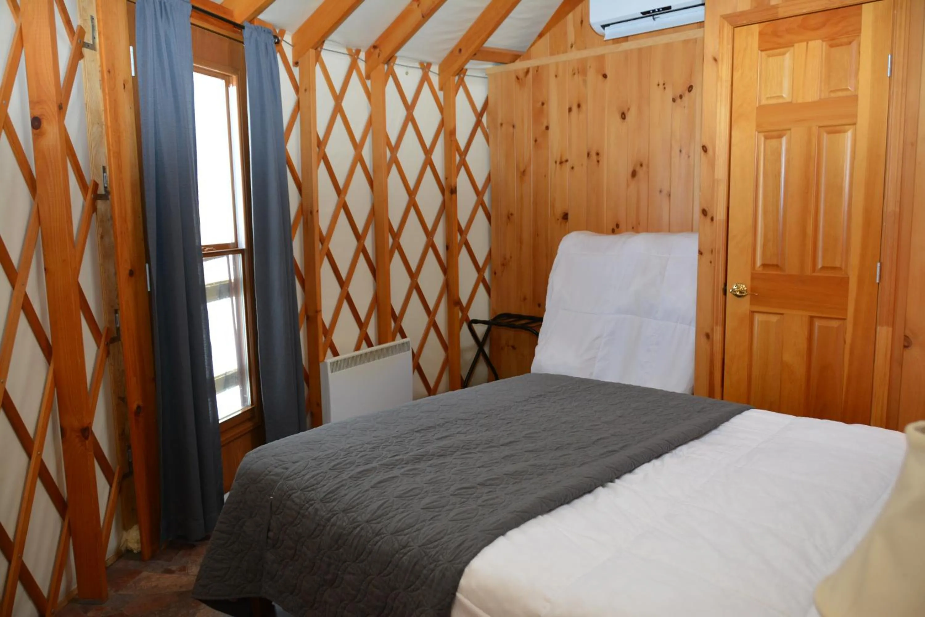 Bedroom, Bed in Parc du Mont-Citadelle