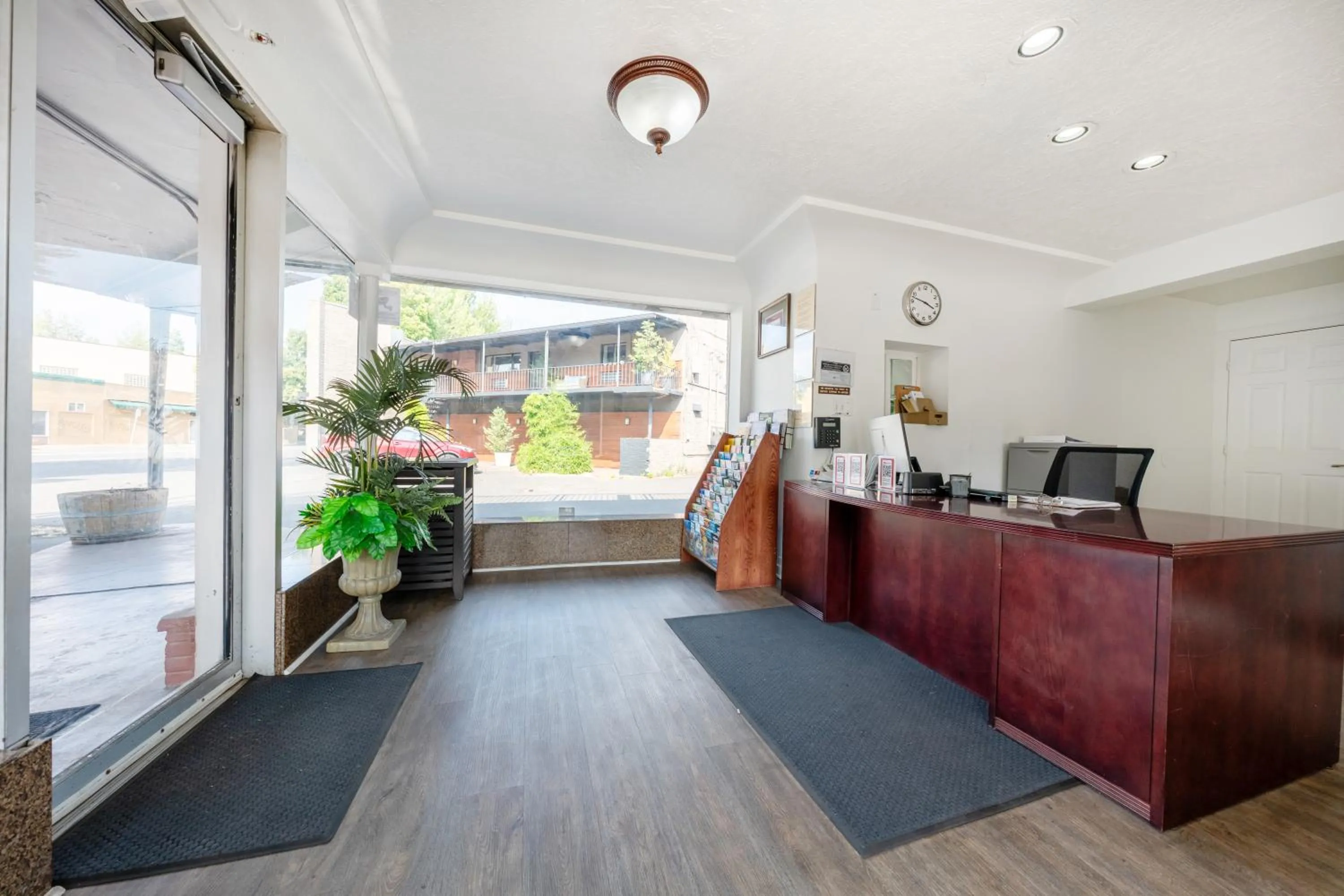 Lobby or reception in Banfield Studios By OYO Portland OR