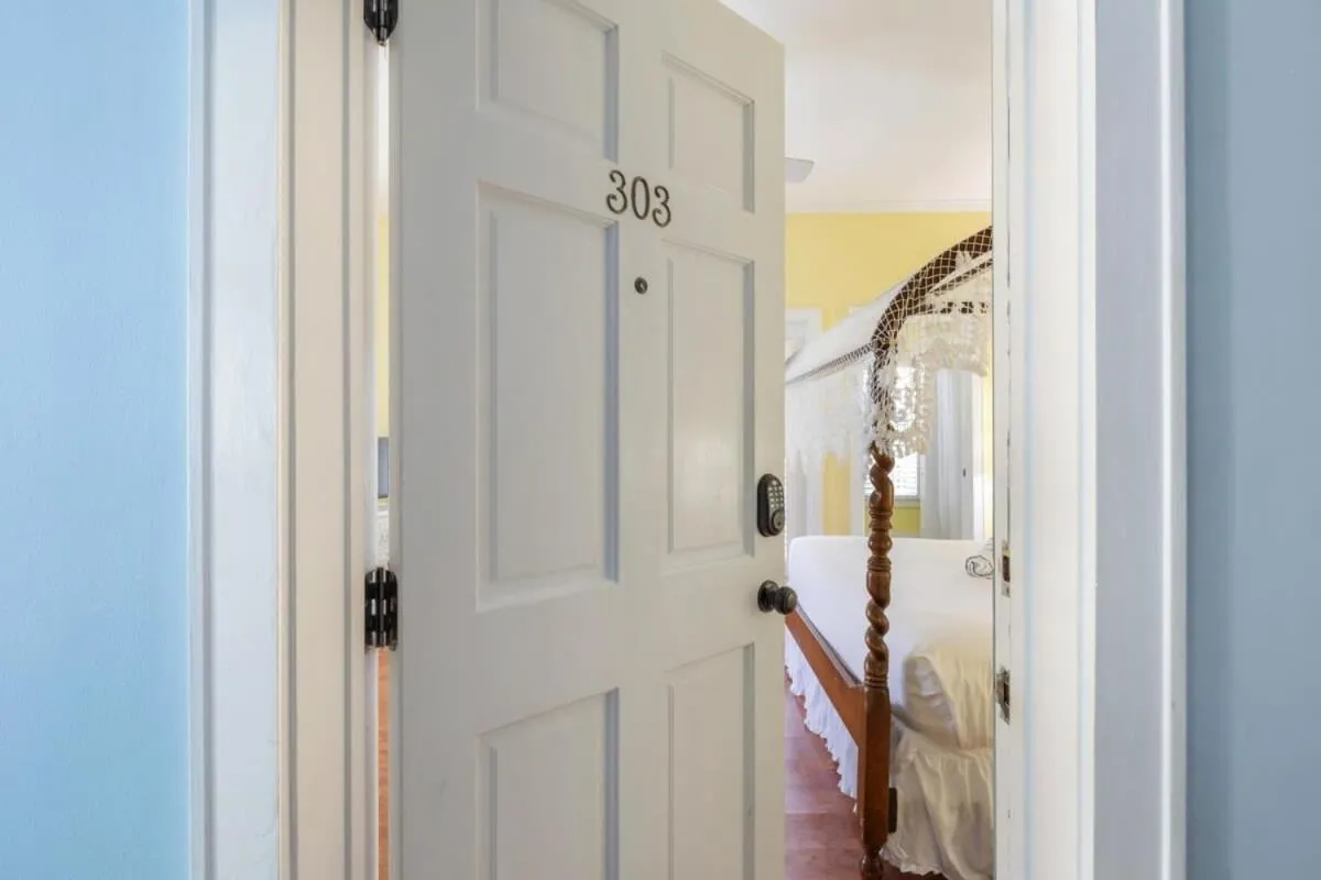 Classic King Balcony at the James House