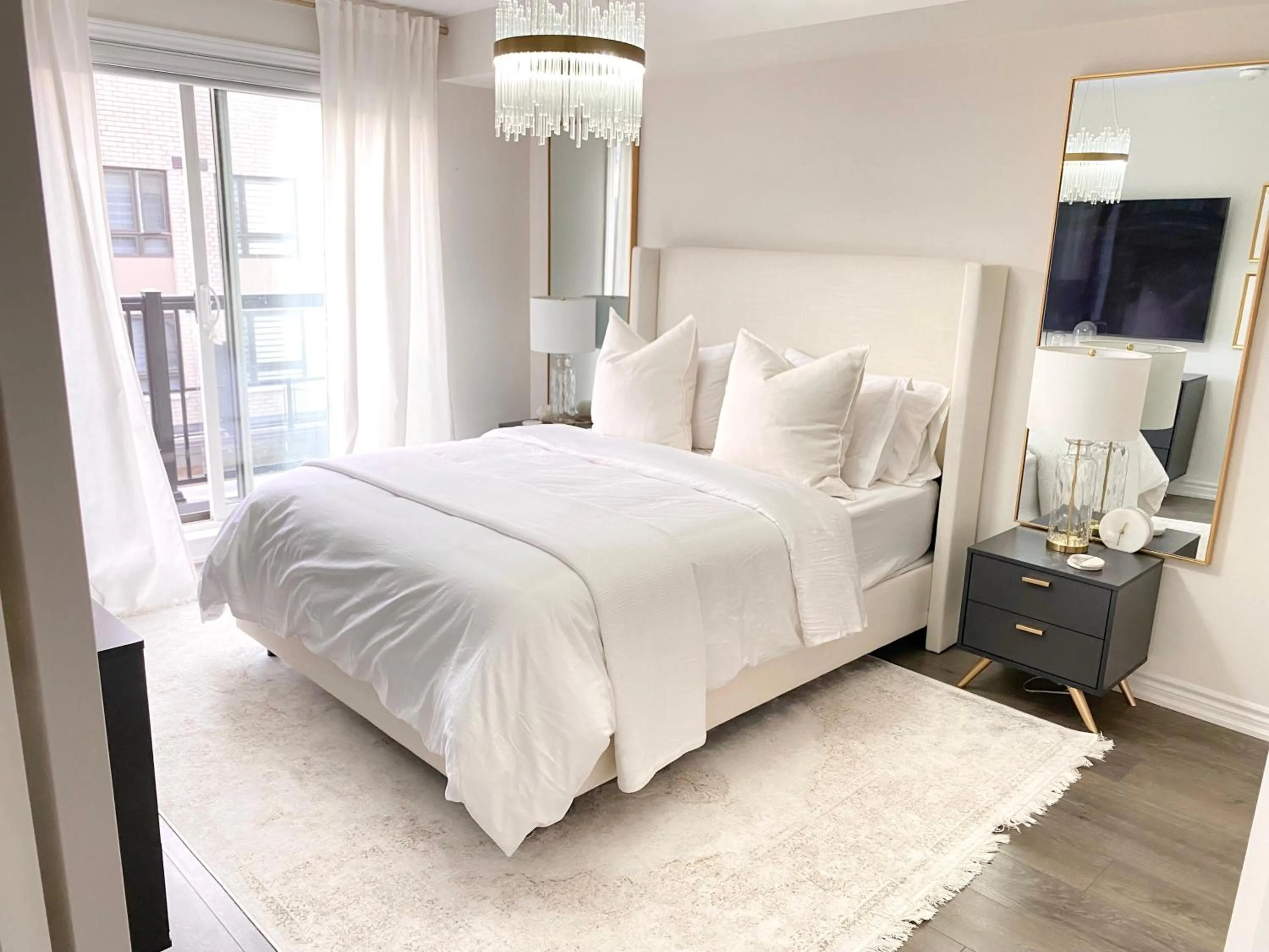 Modern and Bright Luxury Home Centrally Located in Toronto’s GTA