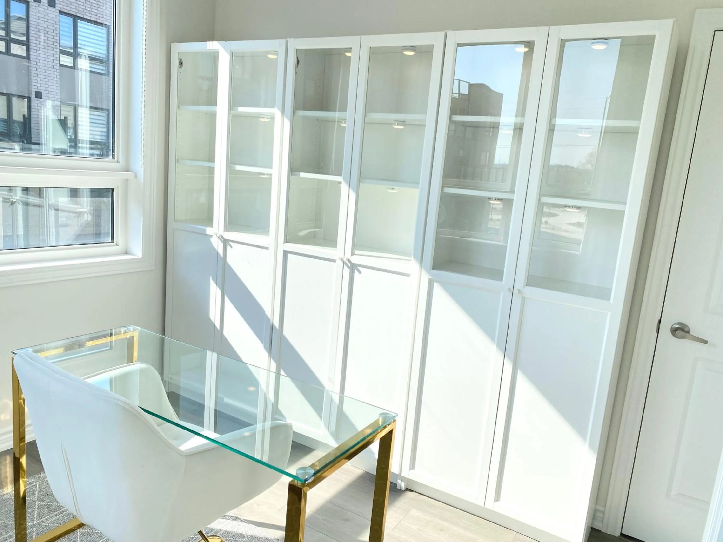 Modern and Bright Luxury Home Centrally Located in Toronto’s GTA