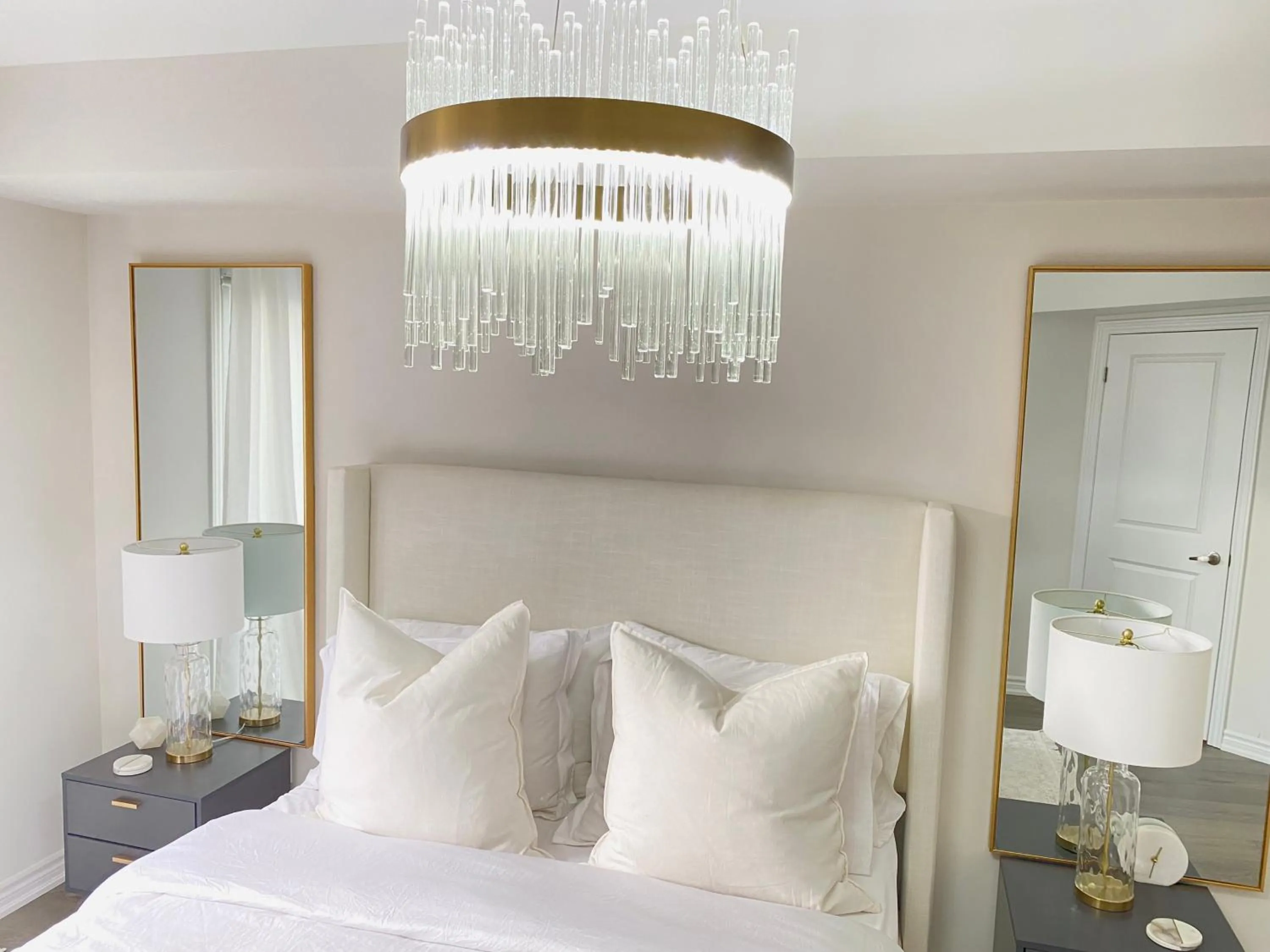 Modern and Bright Luxury Home Centrally Located in Toronto’s GTA