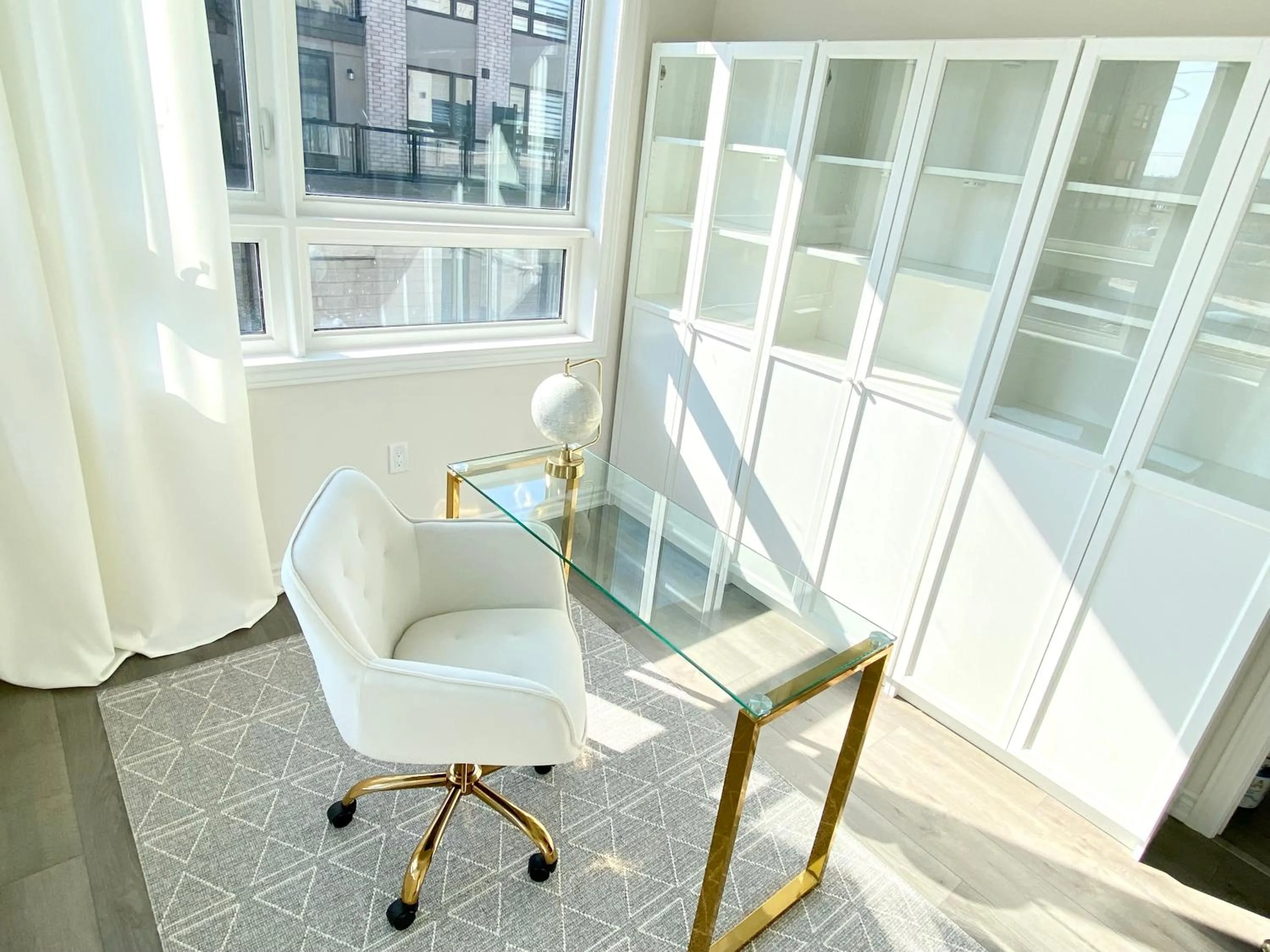 Modern and Bright Luxury Home Centrally Located in Toronto’s GTA