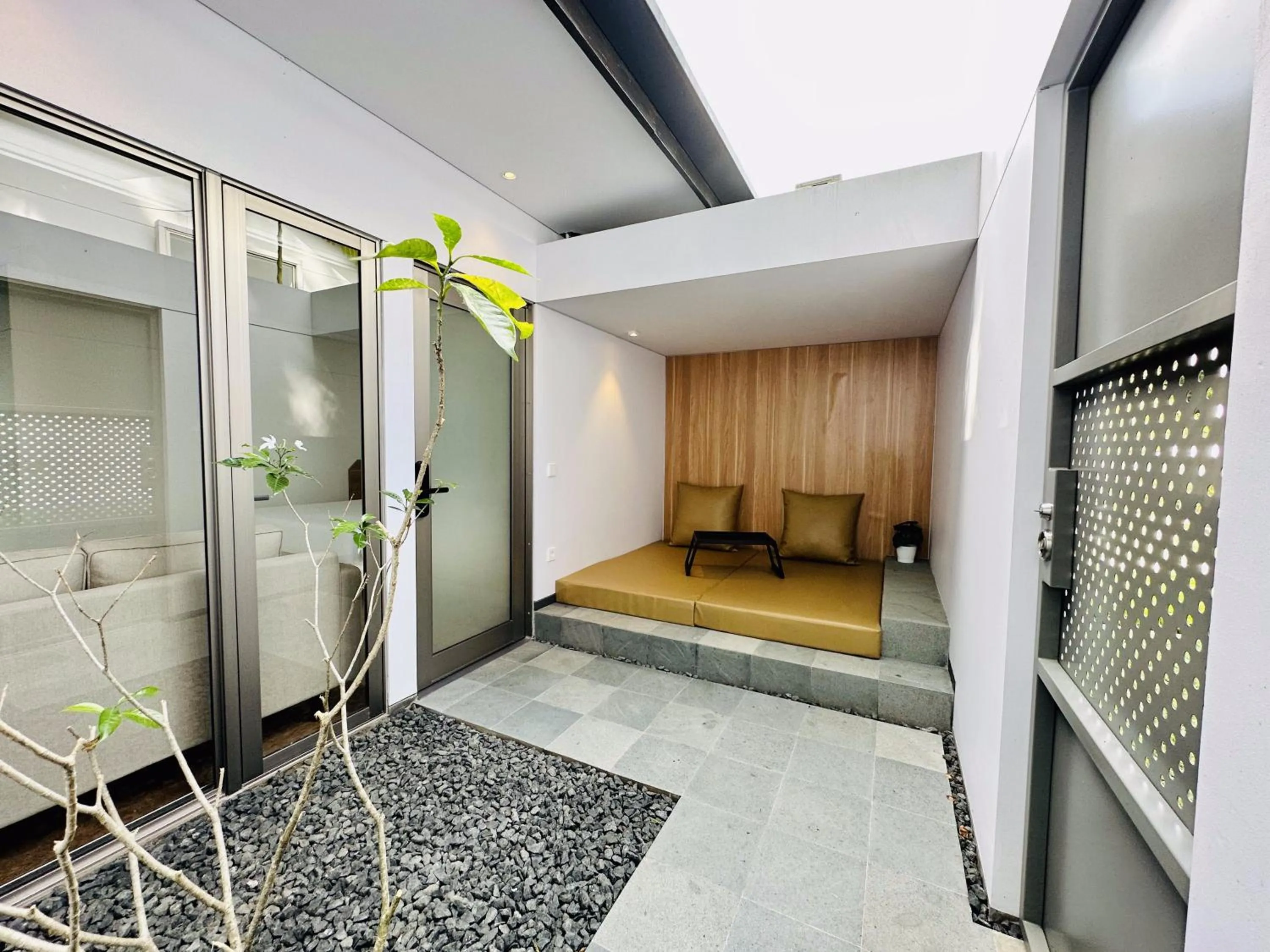 Balcony/Terrace, Bed in Bungalow Homes