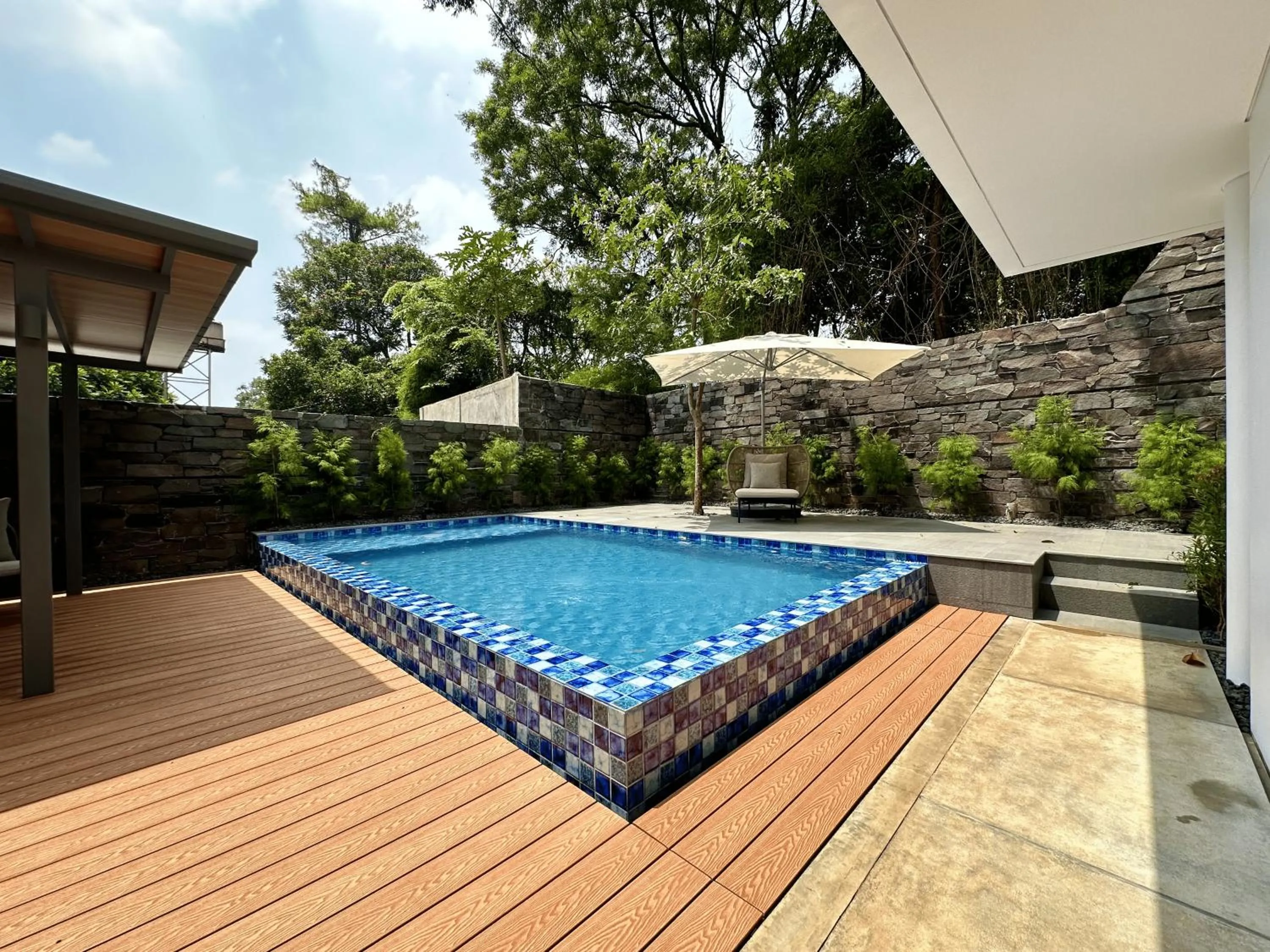 Swimming pool in Bungalow Homes