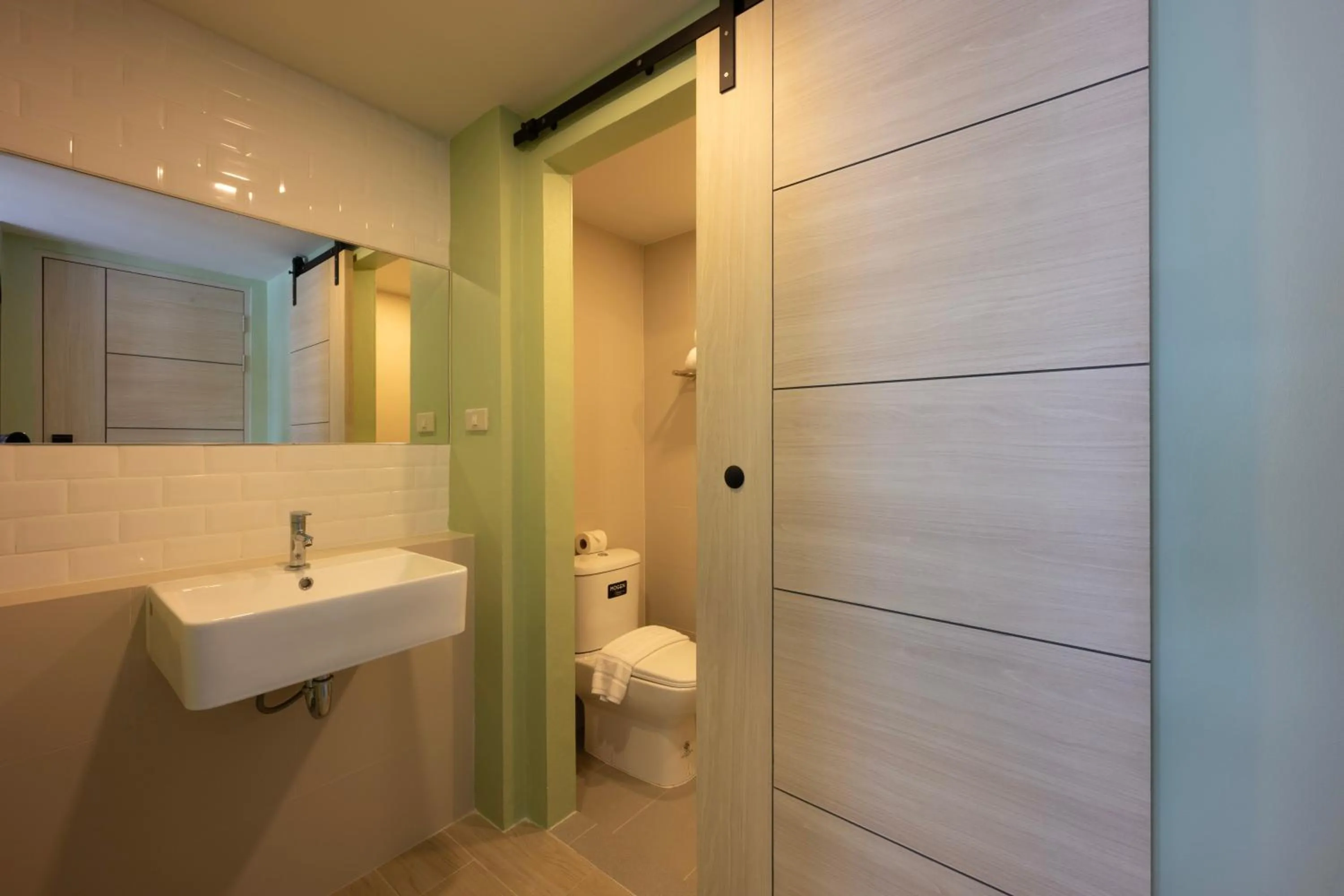 Bathroom in Chamemon Bed Phuket Town