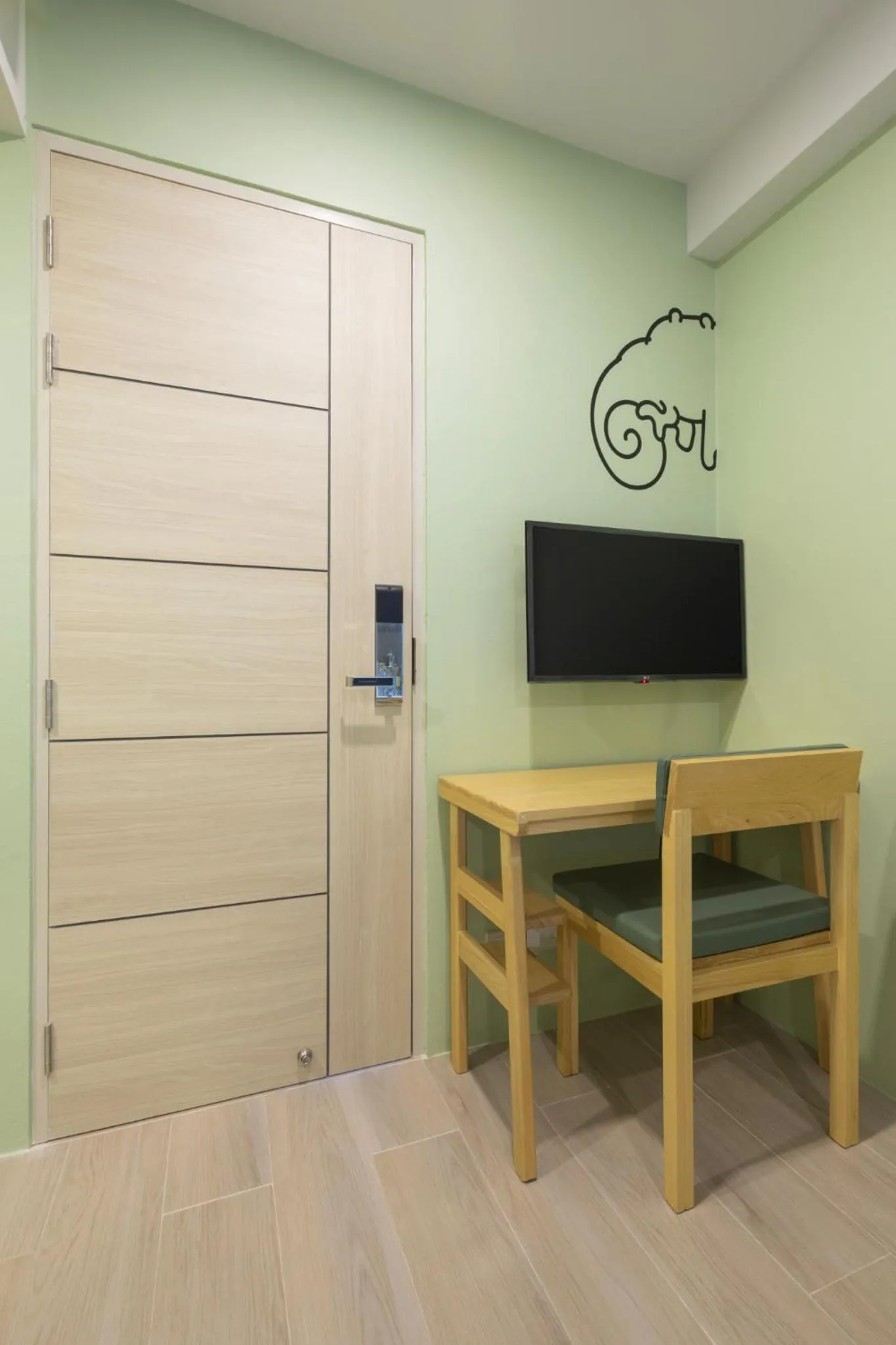 TV and multimedia in Chamemon Bed Phuket Town