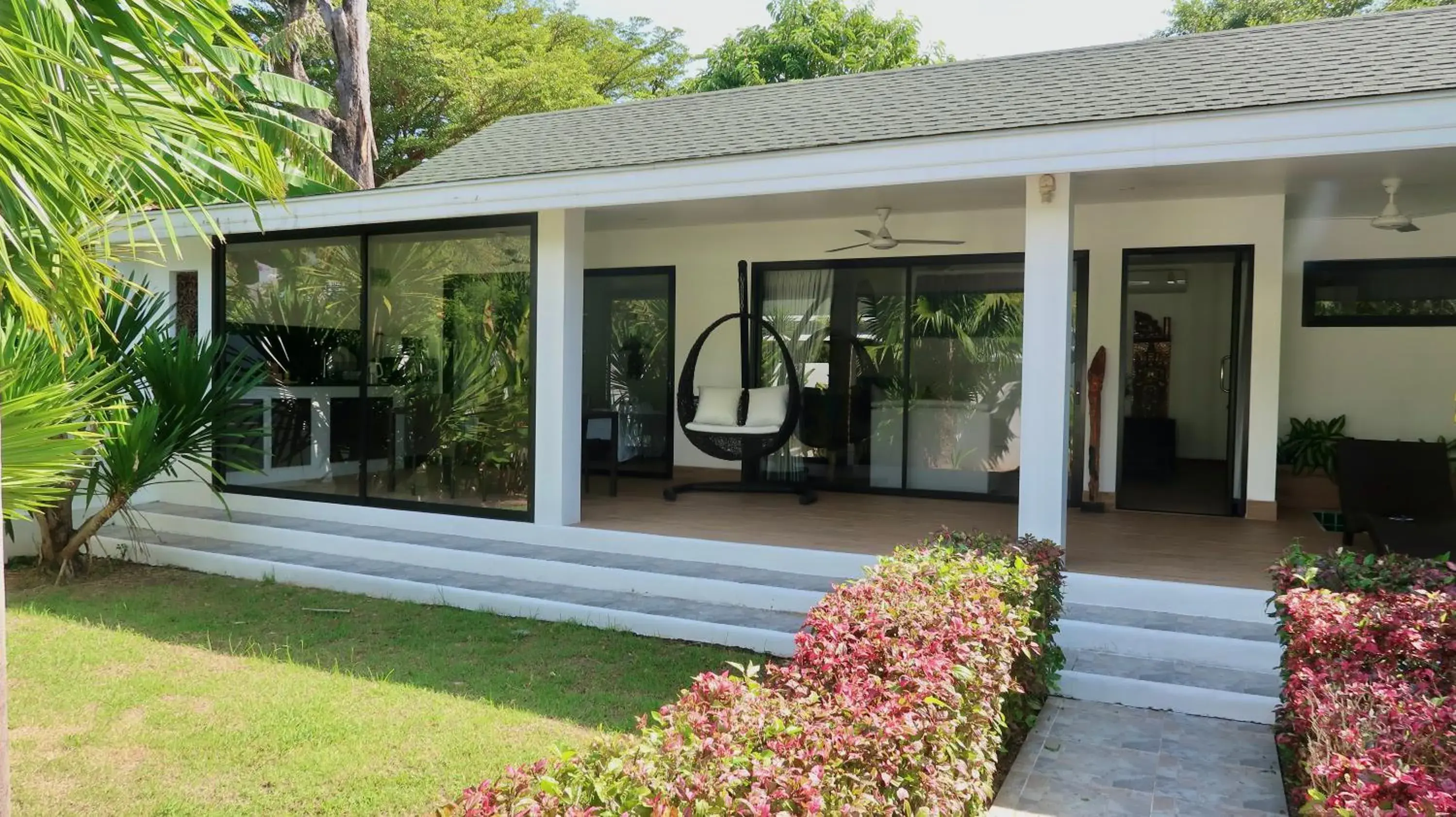 Two-Bedroom Villa in Jasmine Village Two-Bedroom Villa in Jasmine Village