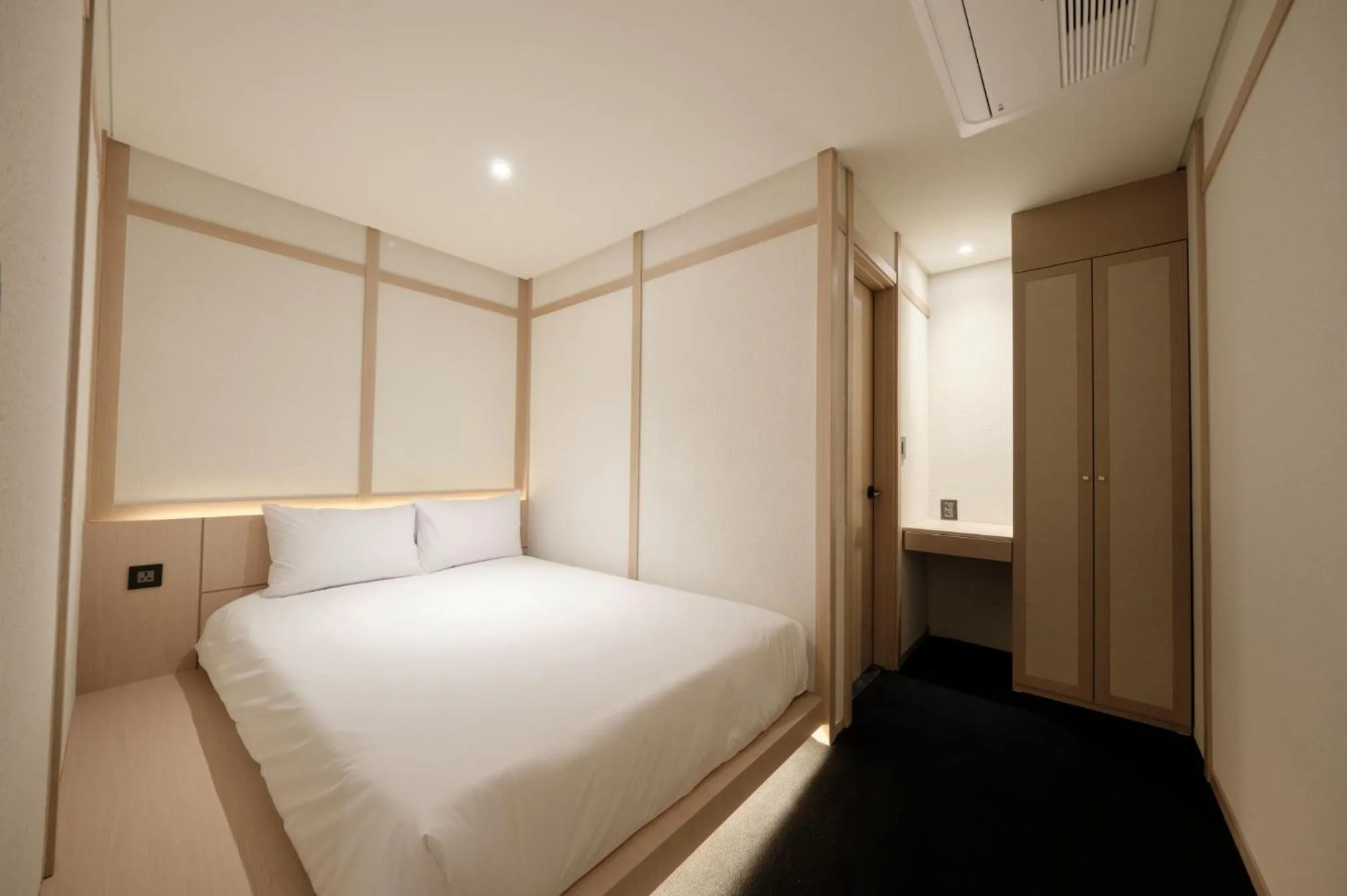 Bed in UH Suite Central Seoul