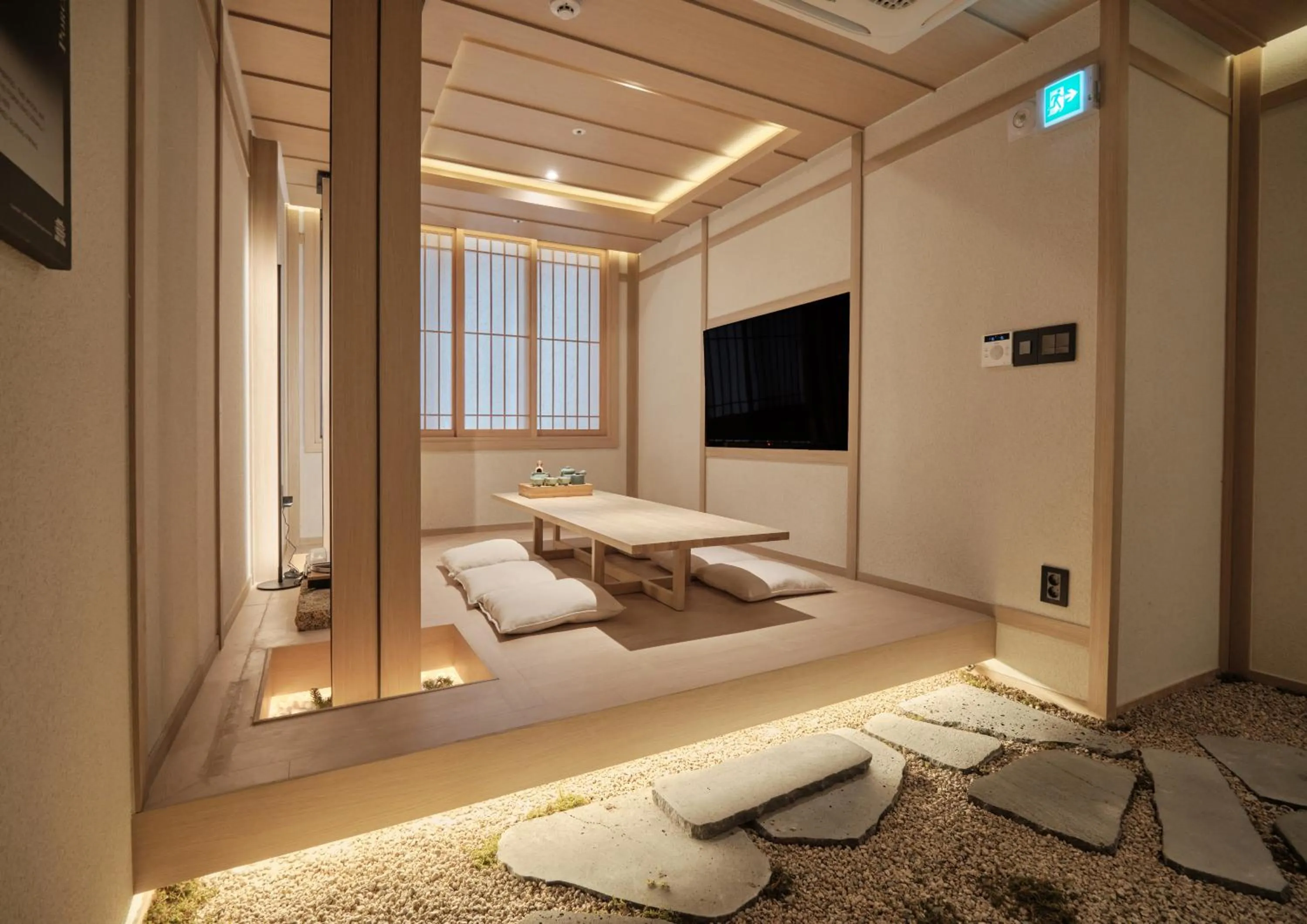 TV and multimedia, Bed in UH Suite Central Seoul