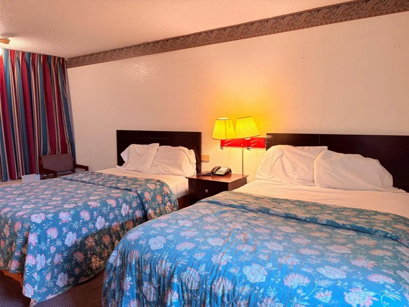 2 Queen Bed Smoking - single occupancy in Executive Inn & Suites Lufkin US 59 2 Queen Bed Smoking - single occupancy in Executive Inn & Suites Lufkin US 59