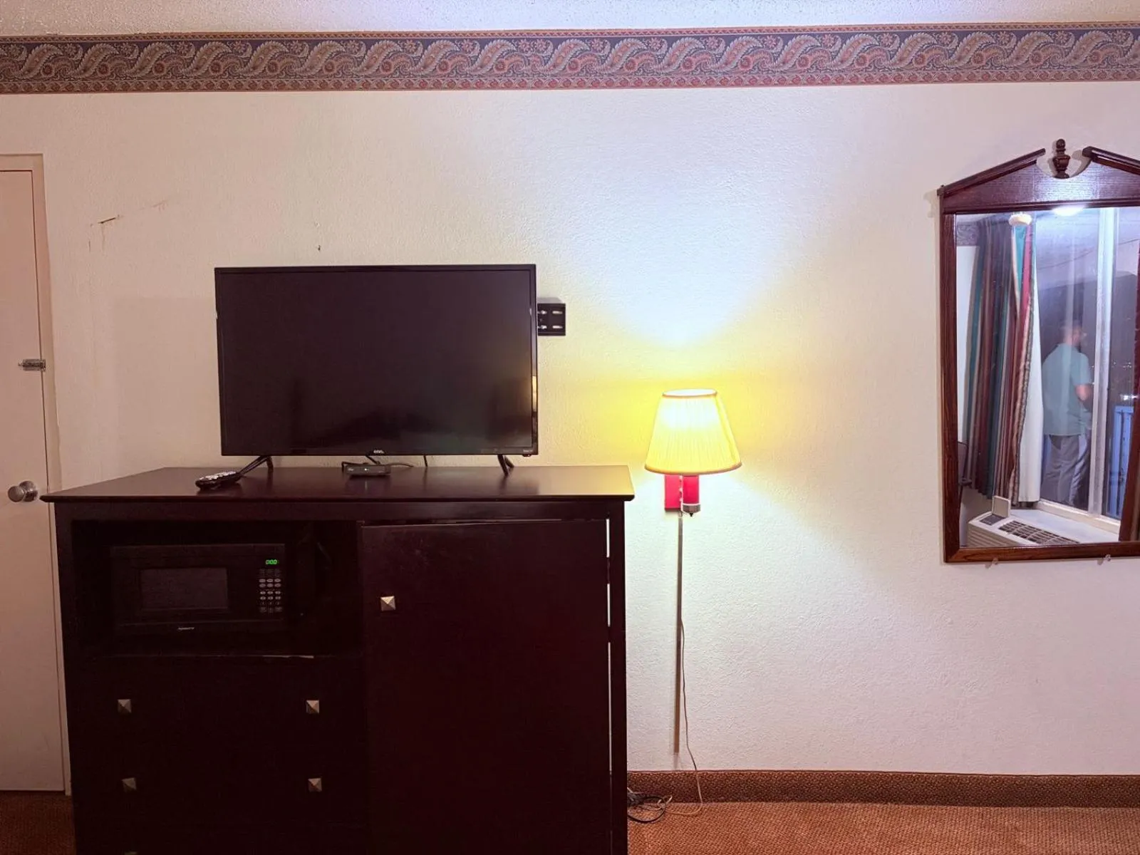 TV and multimedia in Executive Inn & Suites Lufkin US 59